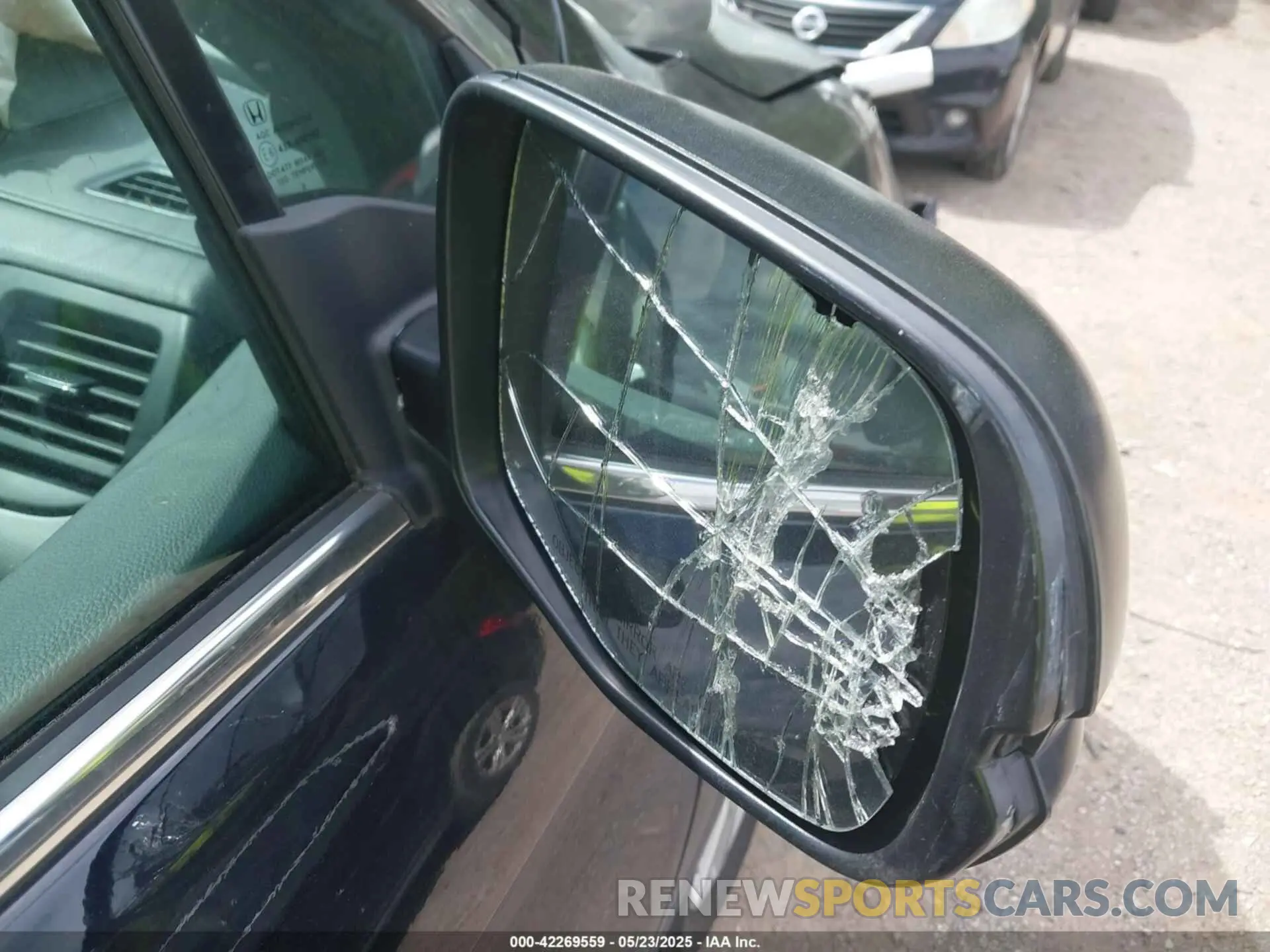 17 Photograph of a damaged car 5FNYF6H14KB031998 HONDA PILOT 2019
