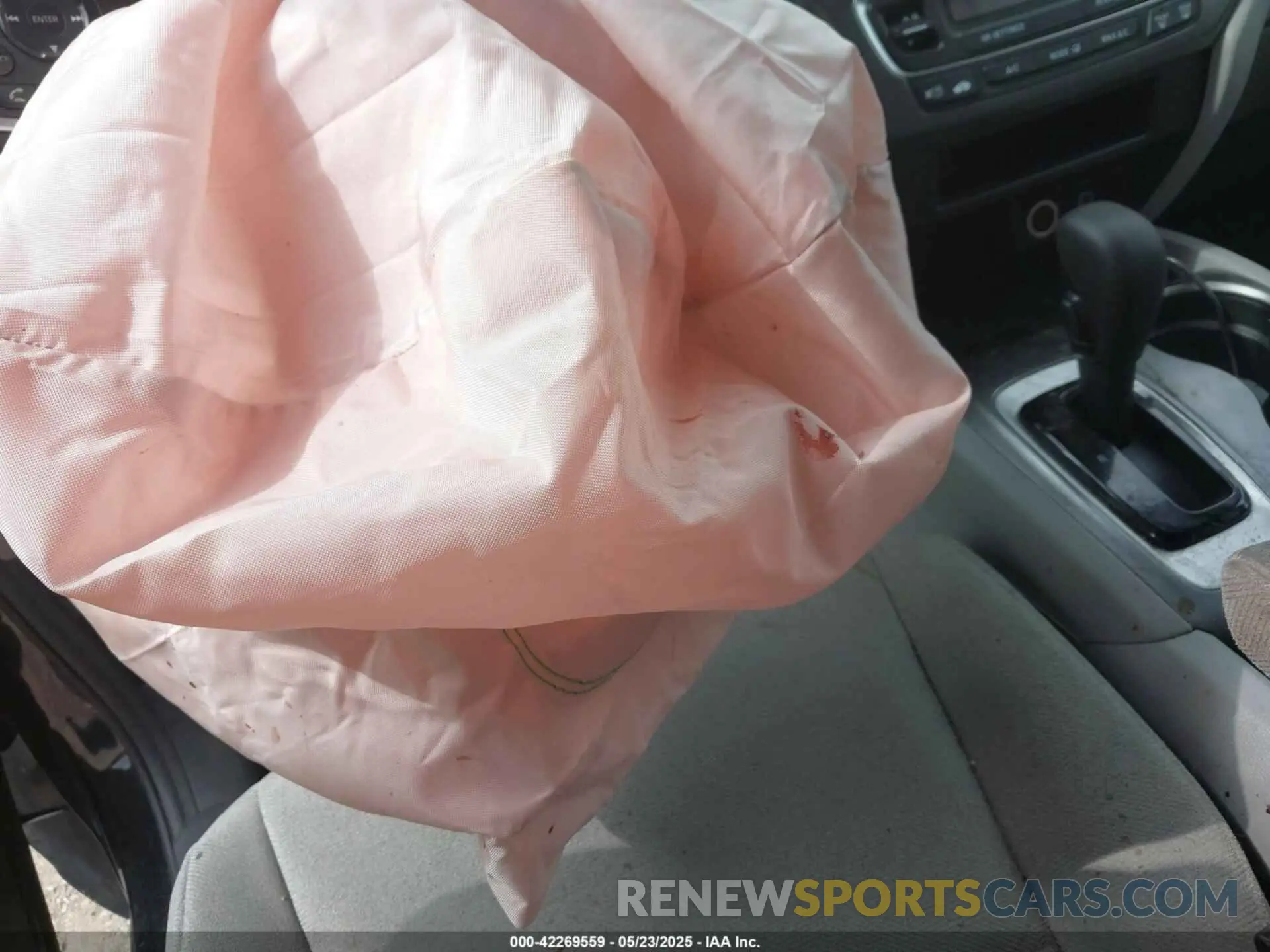 19 Photograph of a damaged car 5FNYF6H14KB031998 HONDA PILOT 2019
