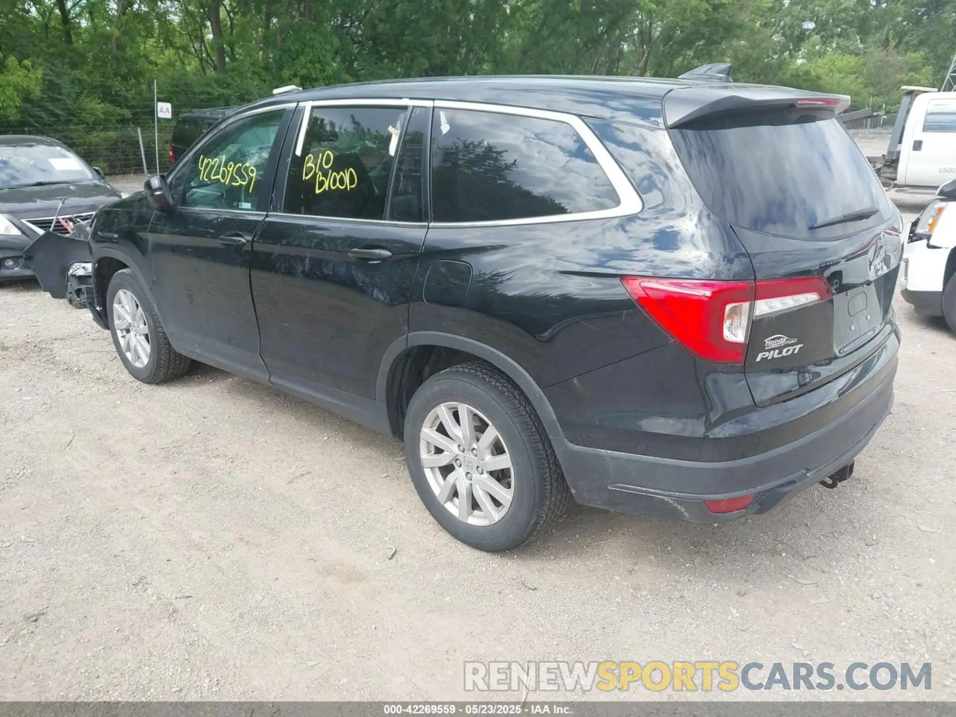3 Photograph of a damaged car 5FNYF6H14KB031998 HONDA PILOT 2019
