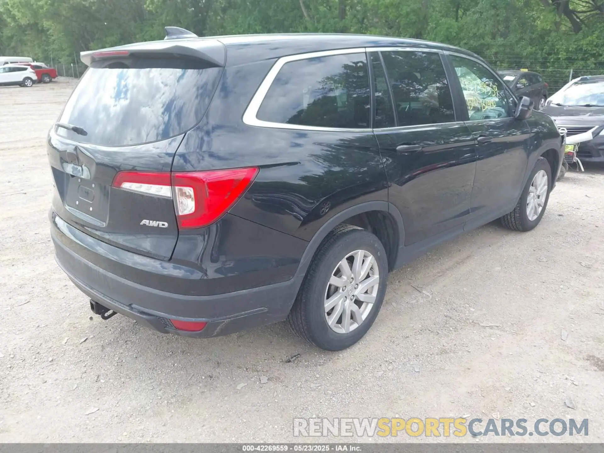4 Photograph of a damaged car 5FNYF6H14KB031998 HONDA PILOT 2019