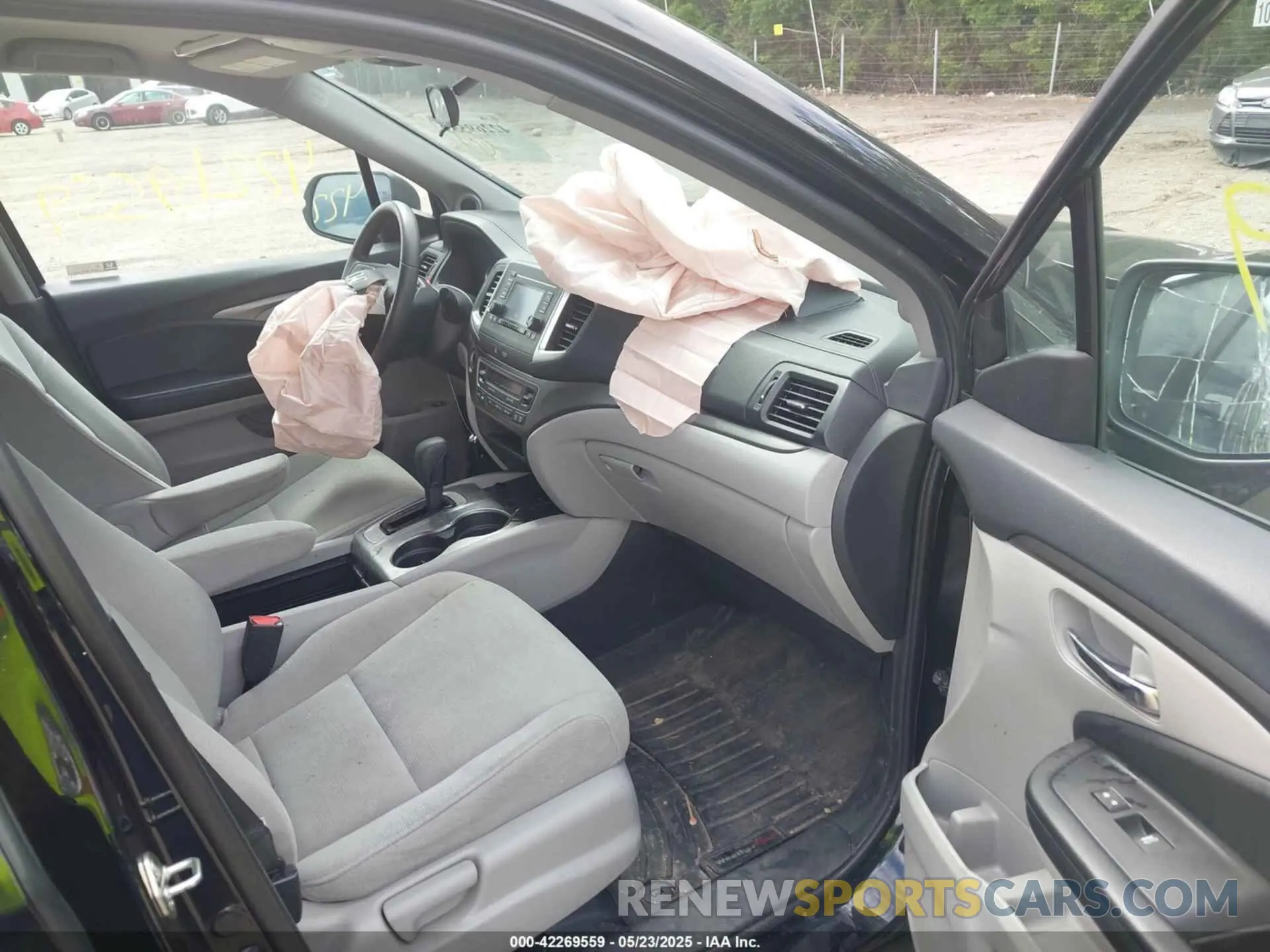 5 Photograph of a damaged car 5FNYF6H14KB031998 HONDA PILOT 2019