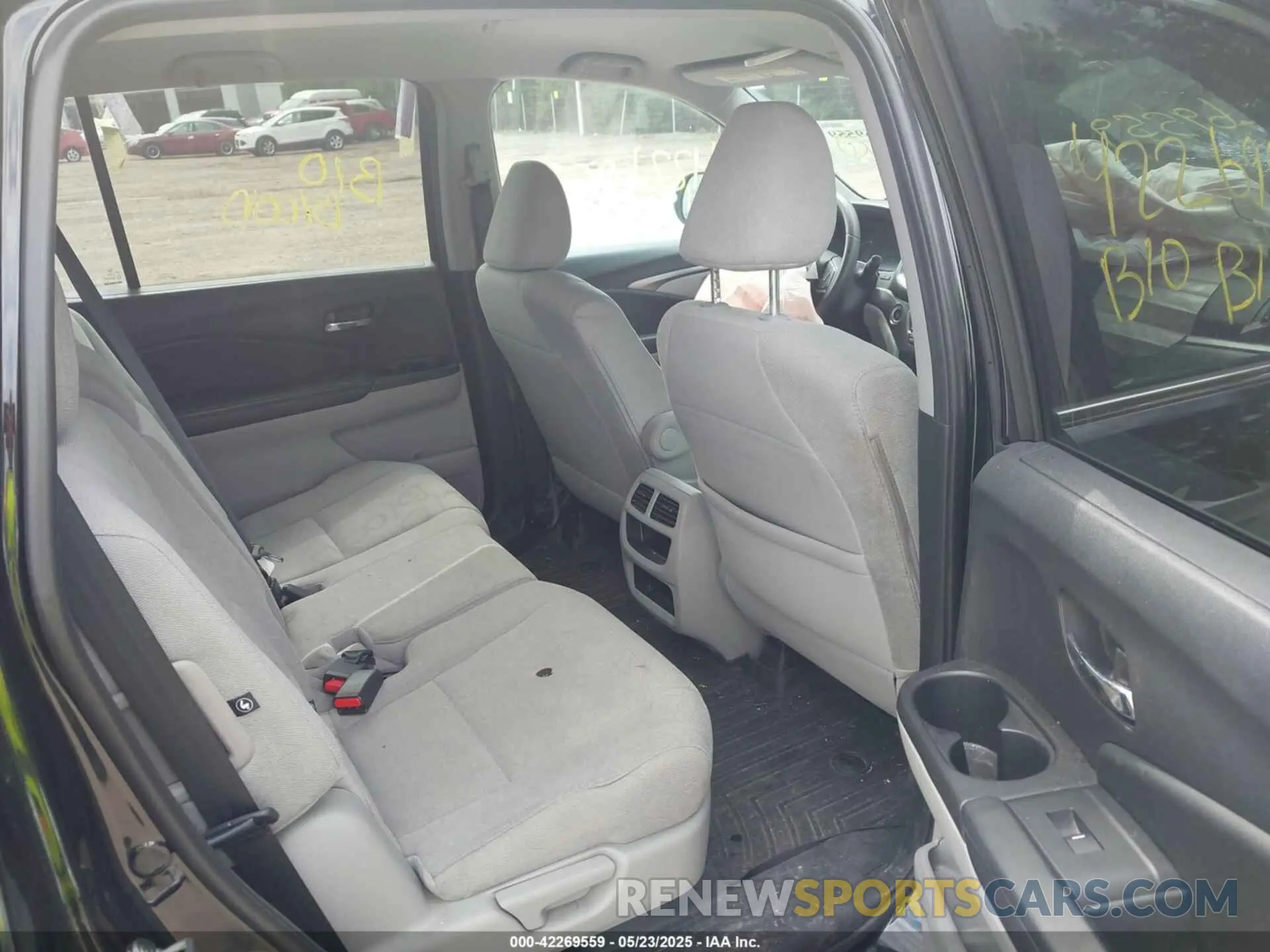 8 Photograph of a damaged car 5FNYF6H14KB031998 HONDA PILOT 2019