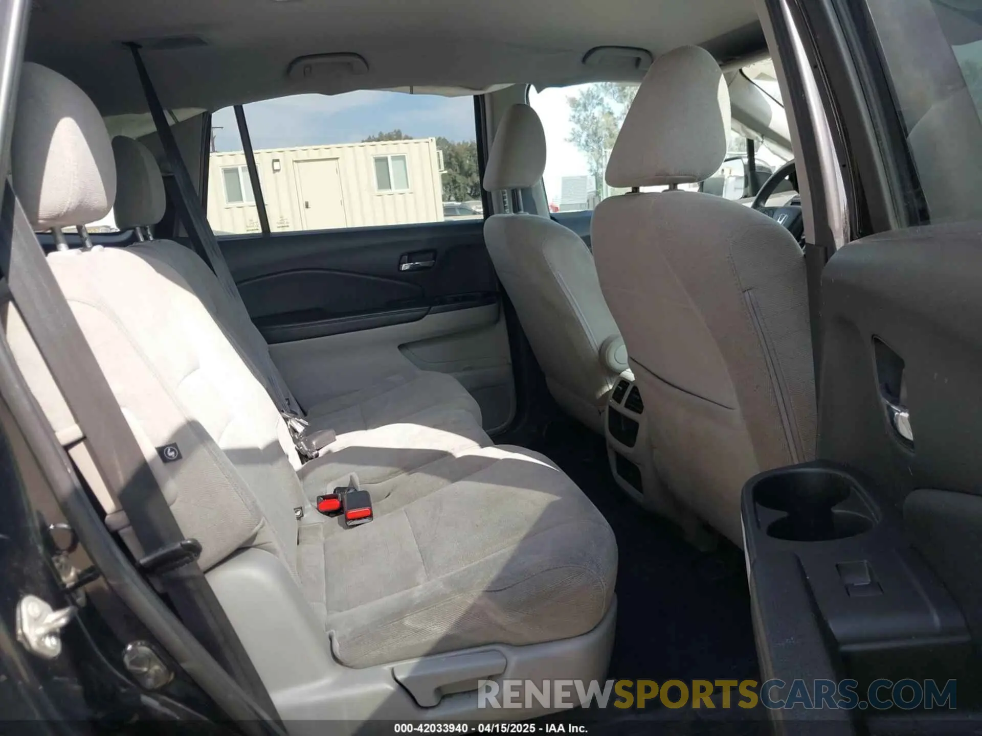8 Photograph of a damaged car 5FNYF6H15KB054786 HONDA PILOT 2019