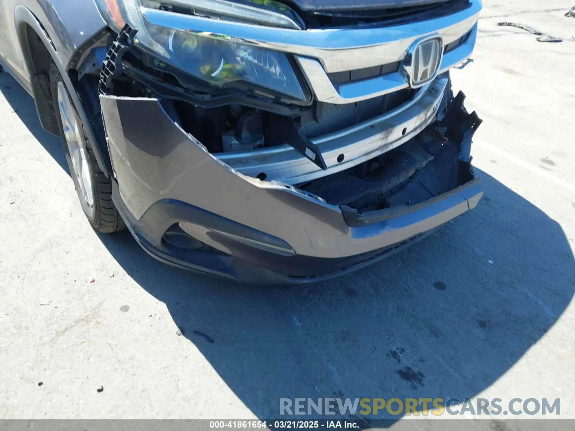 17 Photograph of a damaged car 5FNYF6H15KB070888 HONDA PILOT 2019