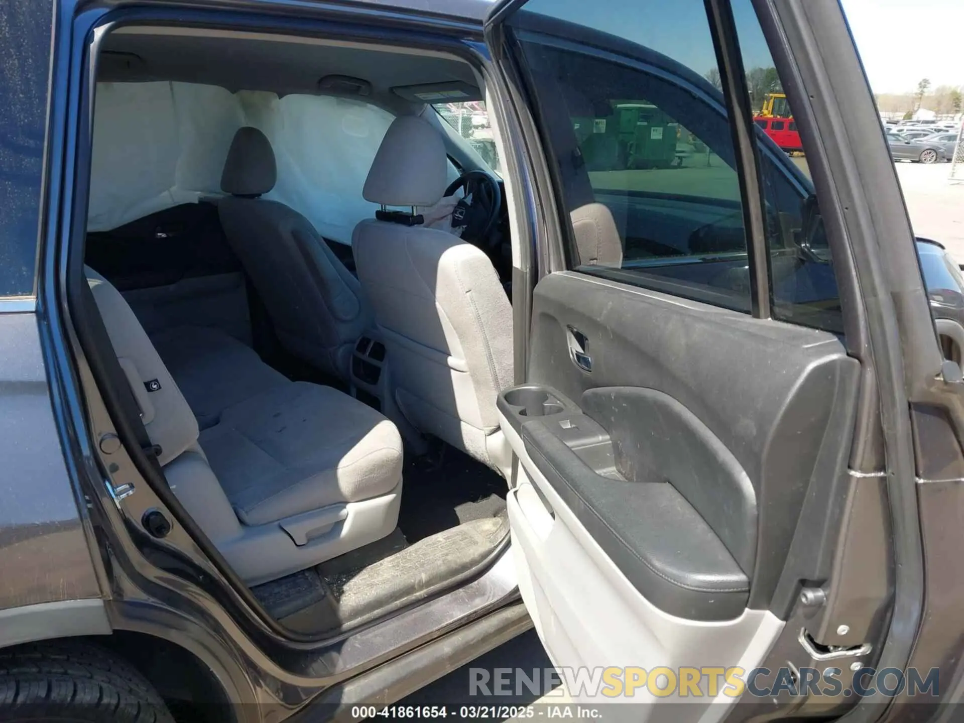 8 Photograph of a damaged car 5FNYF6H15KB070888 HONDA PILOT 2019