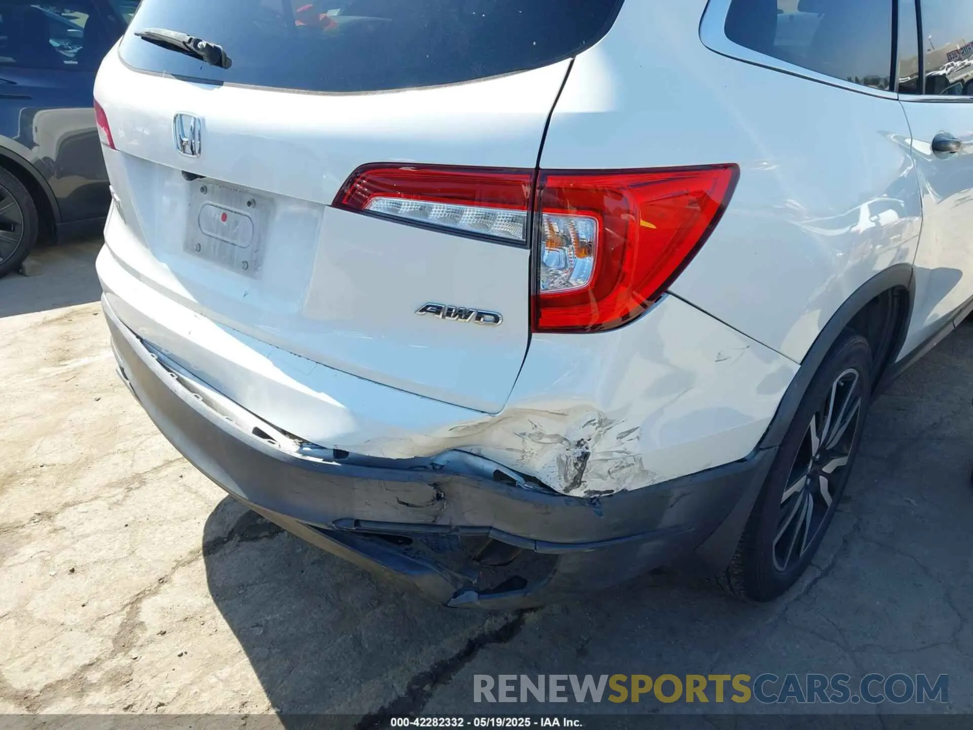 6 Photograph of a damaged car 5FNYF6H18KB062784 HONDA PILOT 2019