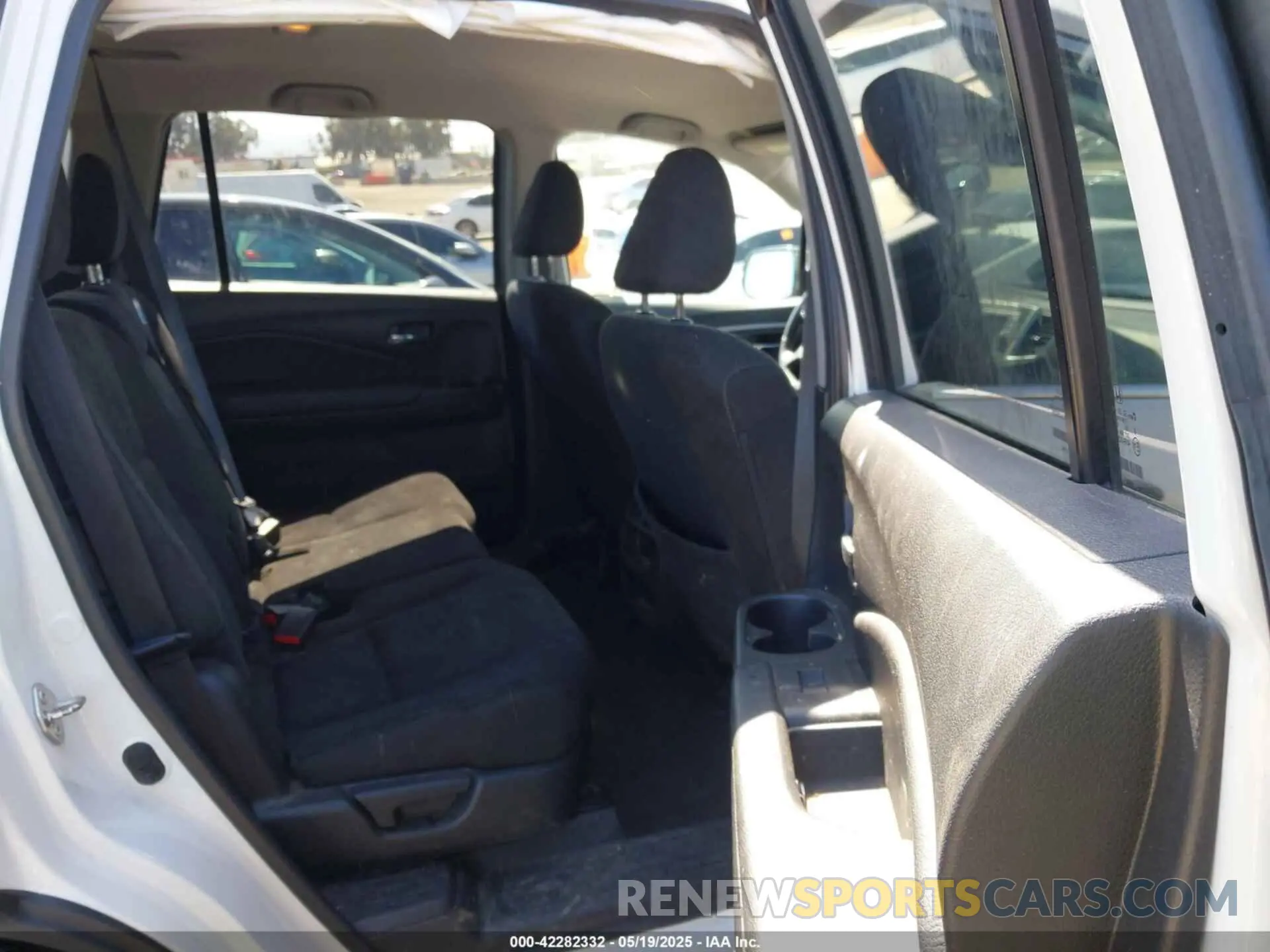 8 Photograph of a damaged car 5FNYF6H18KB062784 HONDA PILOT 2019