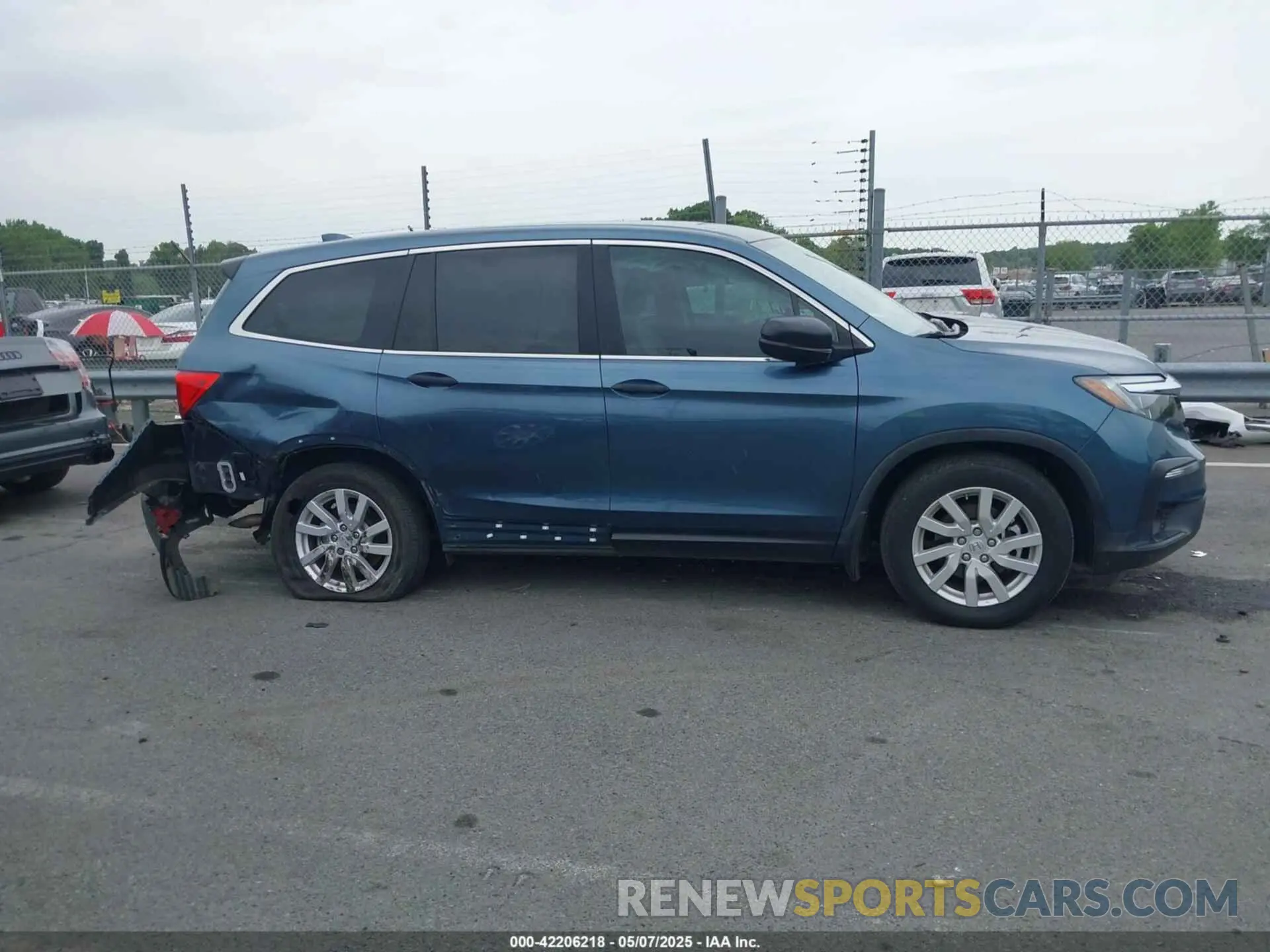 13 Photograph of a damaged car 5FNYF6H19KB082025 HONDA PILOT 2019