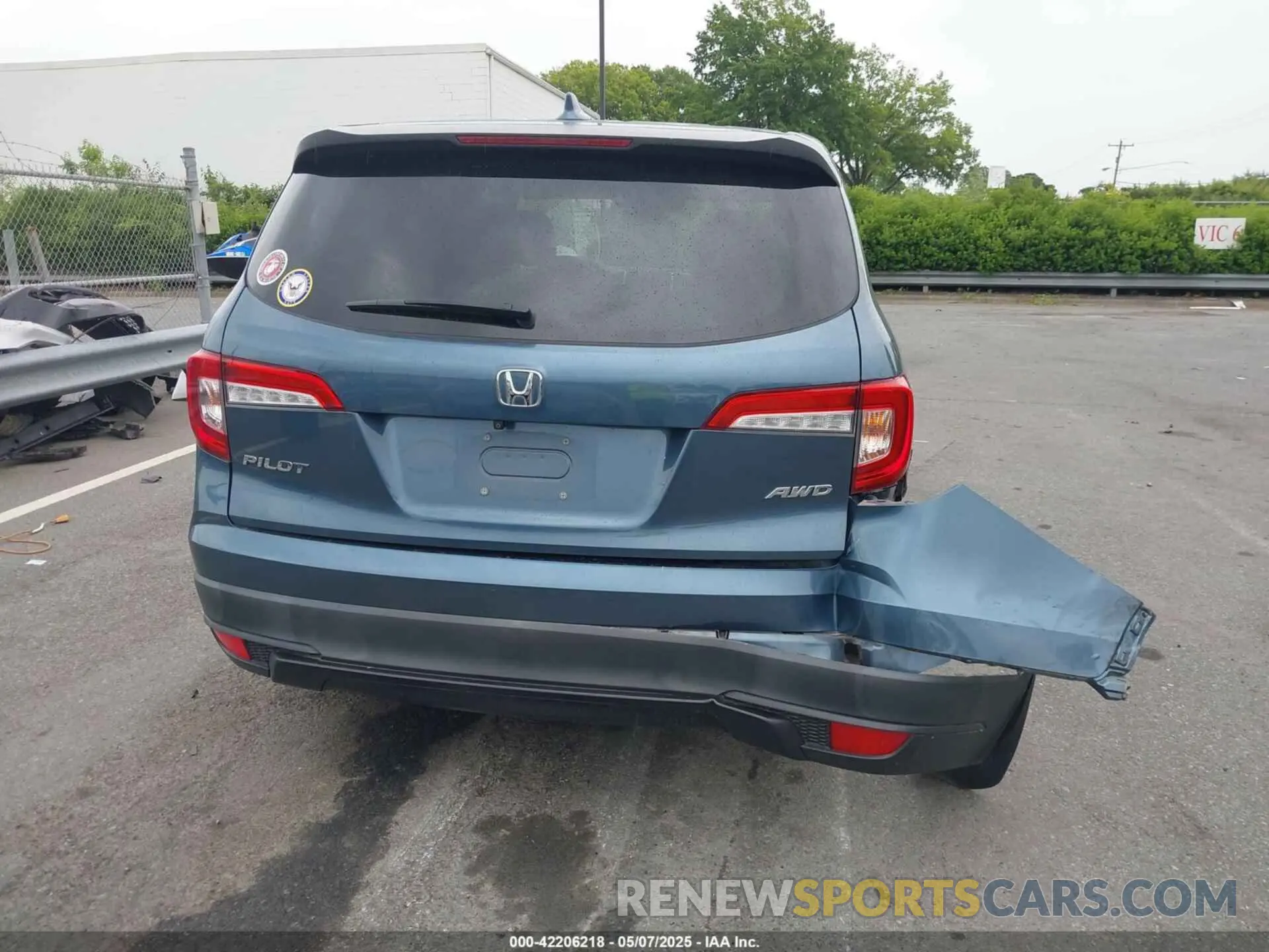 16 Photograph of a damaged car 5FNYF6H19KB082025 HONDA PILOT 2019