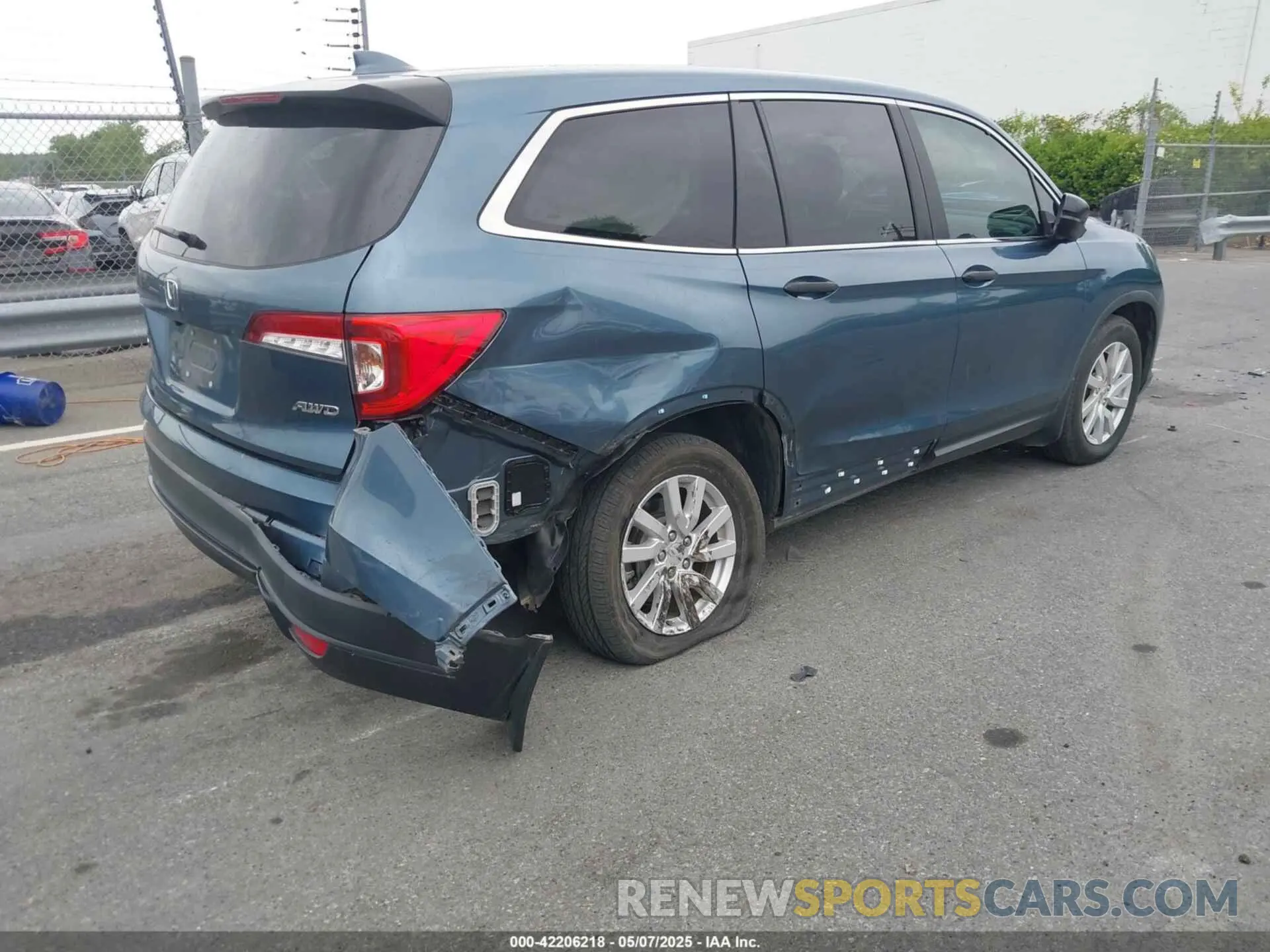 4 Photograph of a damaged car 5FNYF6H19KB082025 HONDA PILOT 2019