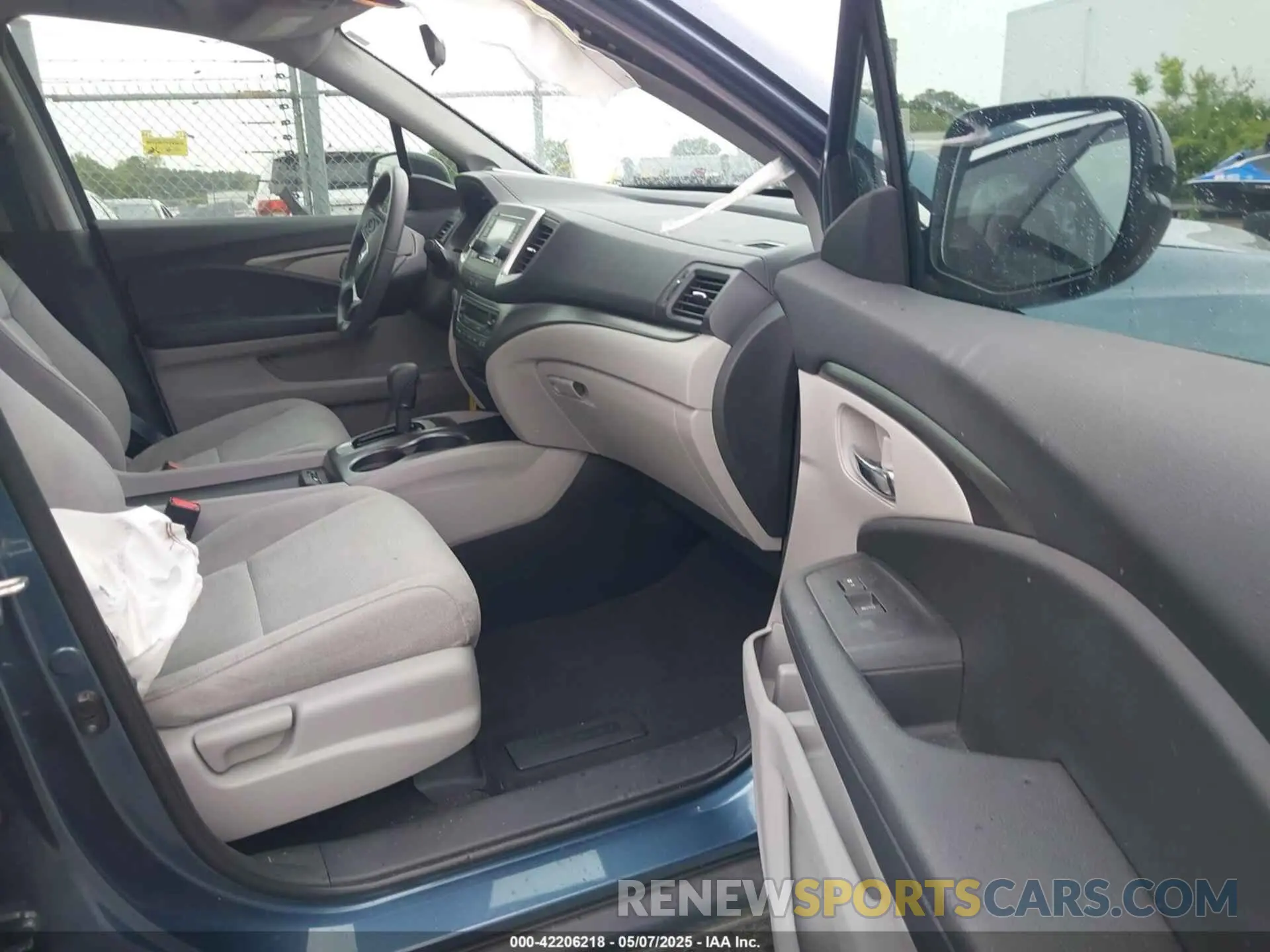 5 Photograph of a damaged car 5FNYF6H19KB082025 HONDA PILOT 2019