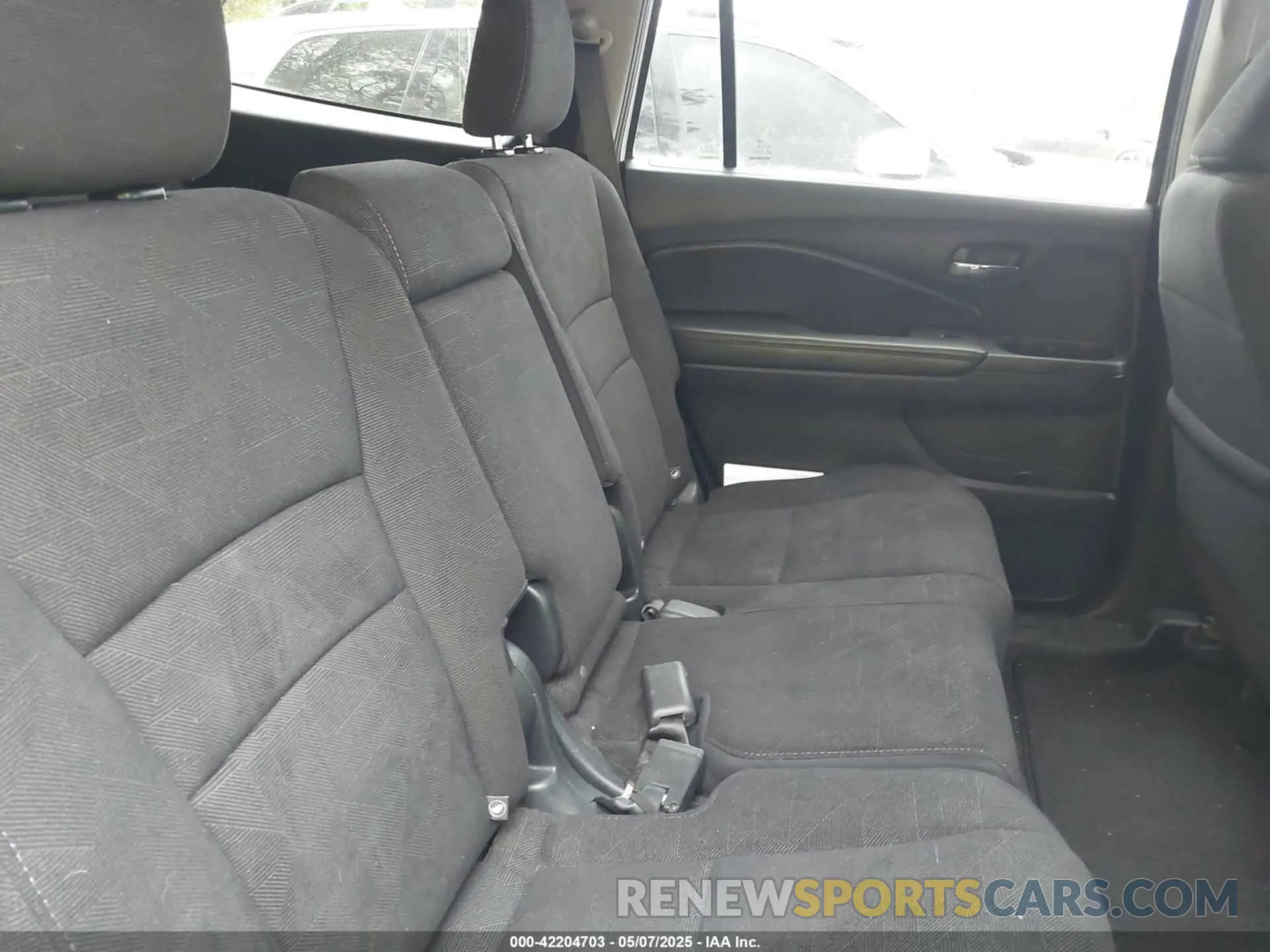 8 Photograph of a damaged car 5FNYF6H31KB086152 HONDA PILOT 2019