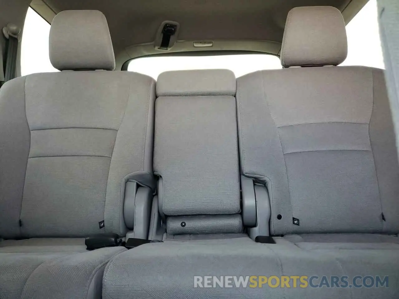 10 Photograph of a damaged car 5FNYF6H32KB048493 HONDA PILOT 2019