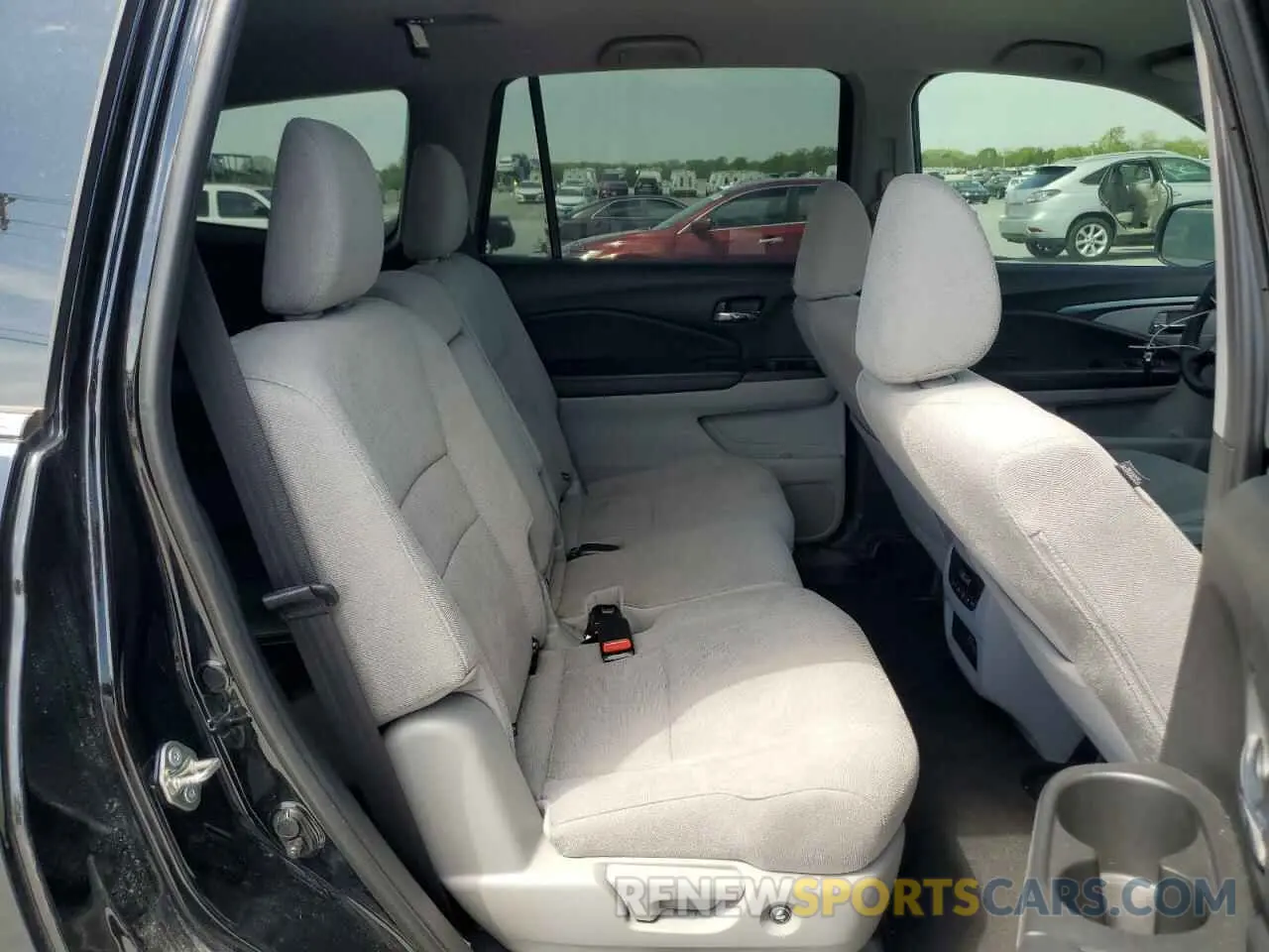 11 Photograph of a damaged car 5FNYF6H32KB048493 HONDA PILOT 2019