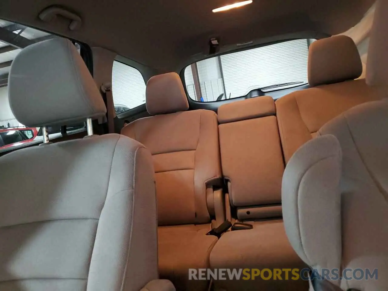 10 Photograph of a damaged car 5FNYF6H32KB063494 HONDA PILOT 2019