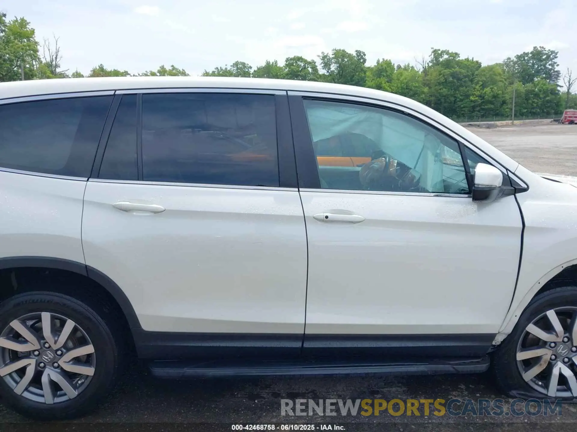 13 Photograph of a damaged car 5FNYF6H33KB040757 HONDA PILOT 2019