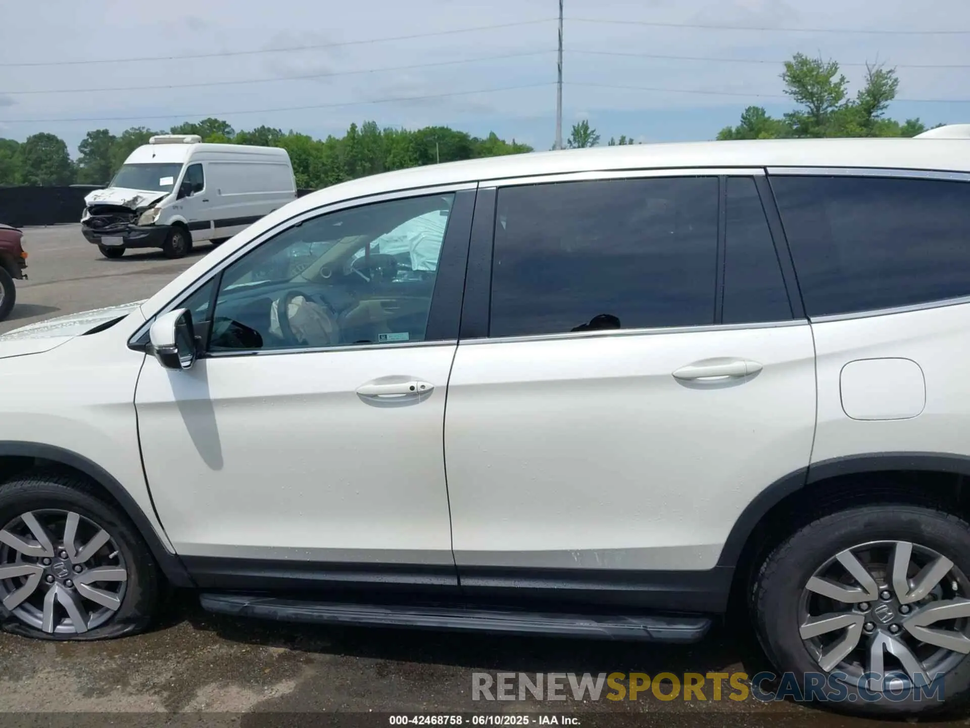 14 Photograph of a damaged car 5FNYF6H33KB040757 HONDA PILOT 2019