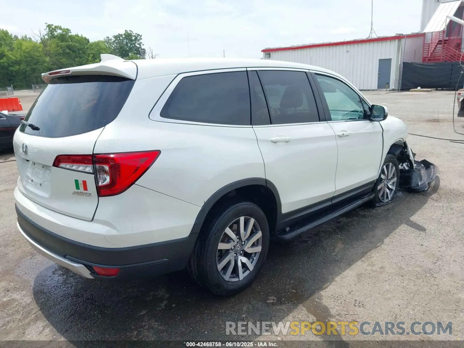 4 Photograph of a damaged car 5FNYF6H33KB040757 HONDA PILOT 2019