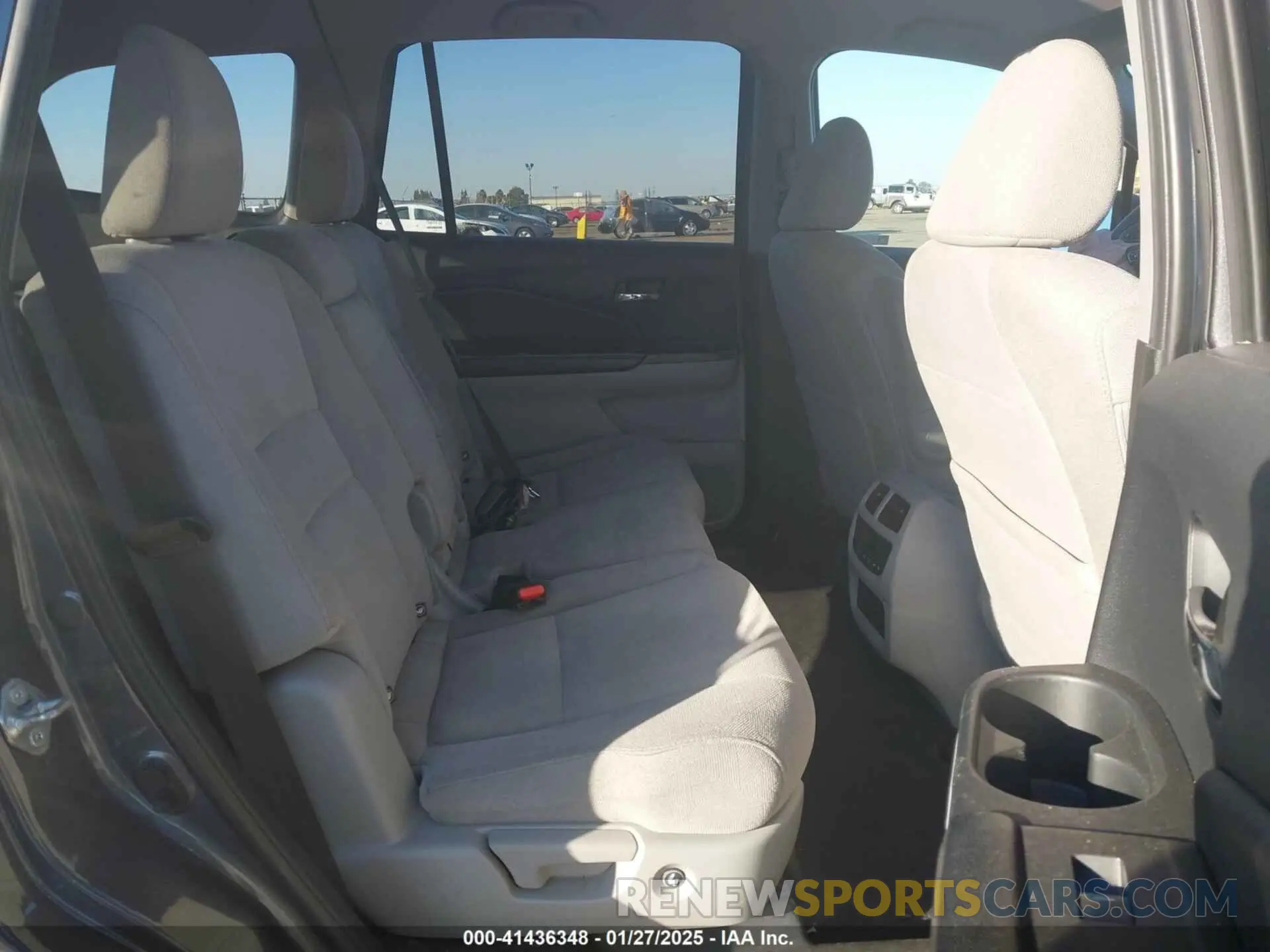 8 Photograph of a damaged car 5FNYF6H34KB031257 HONDA PILOT 2019