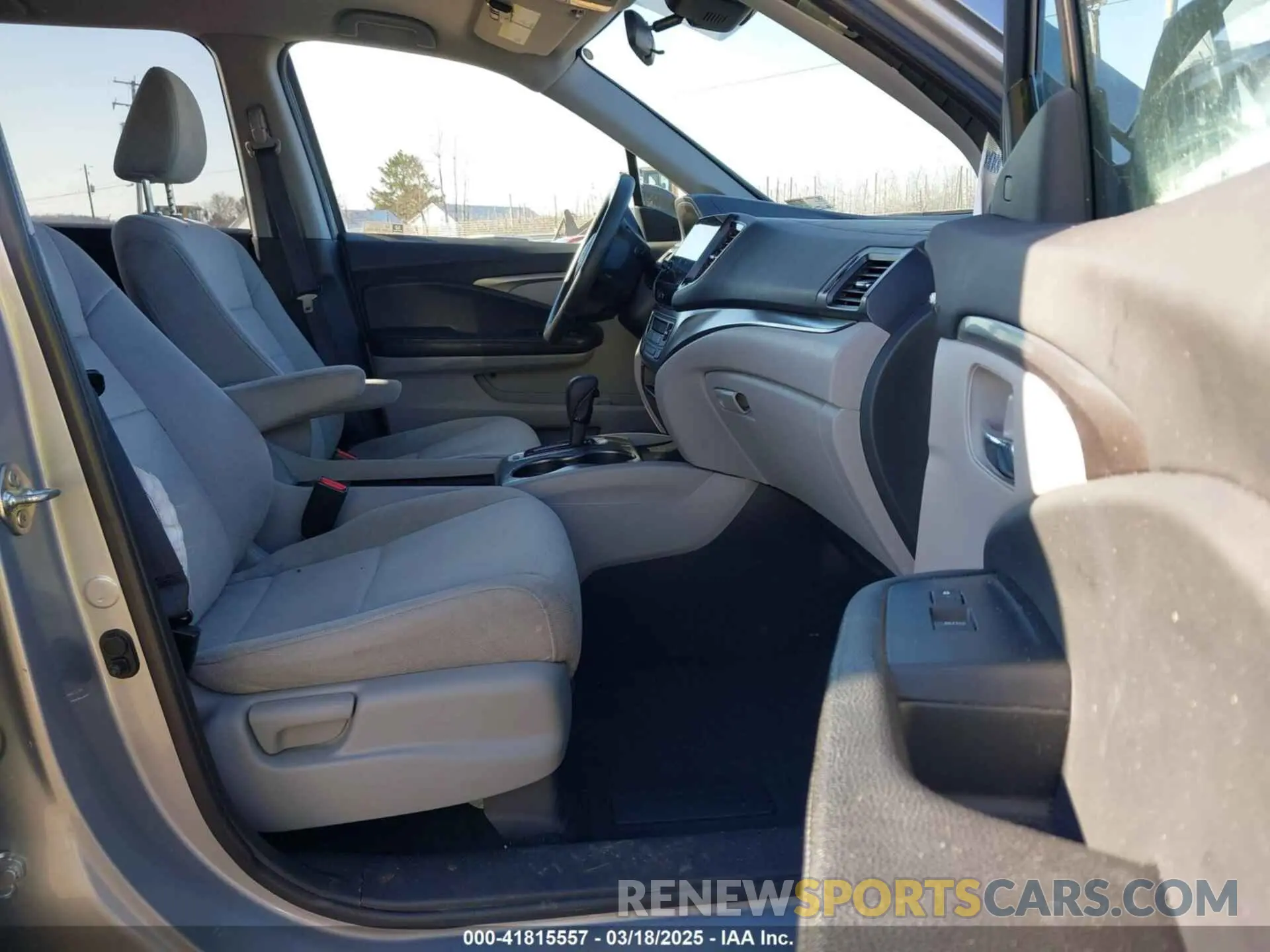 5 Photograph of a damaged car 5FNYF6H37KB100751 HONDA PILOT 2019