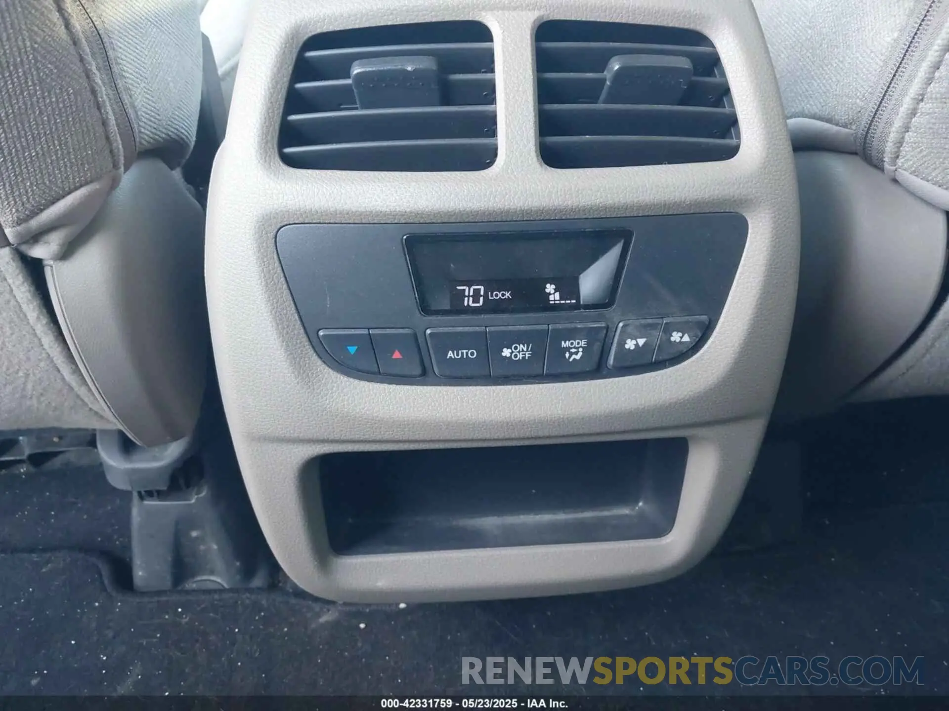 17 Photograph of a damaged car 5FNYF6H39KB036213 HONDA PILOT 2019
