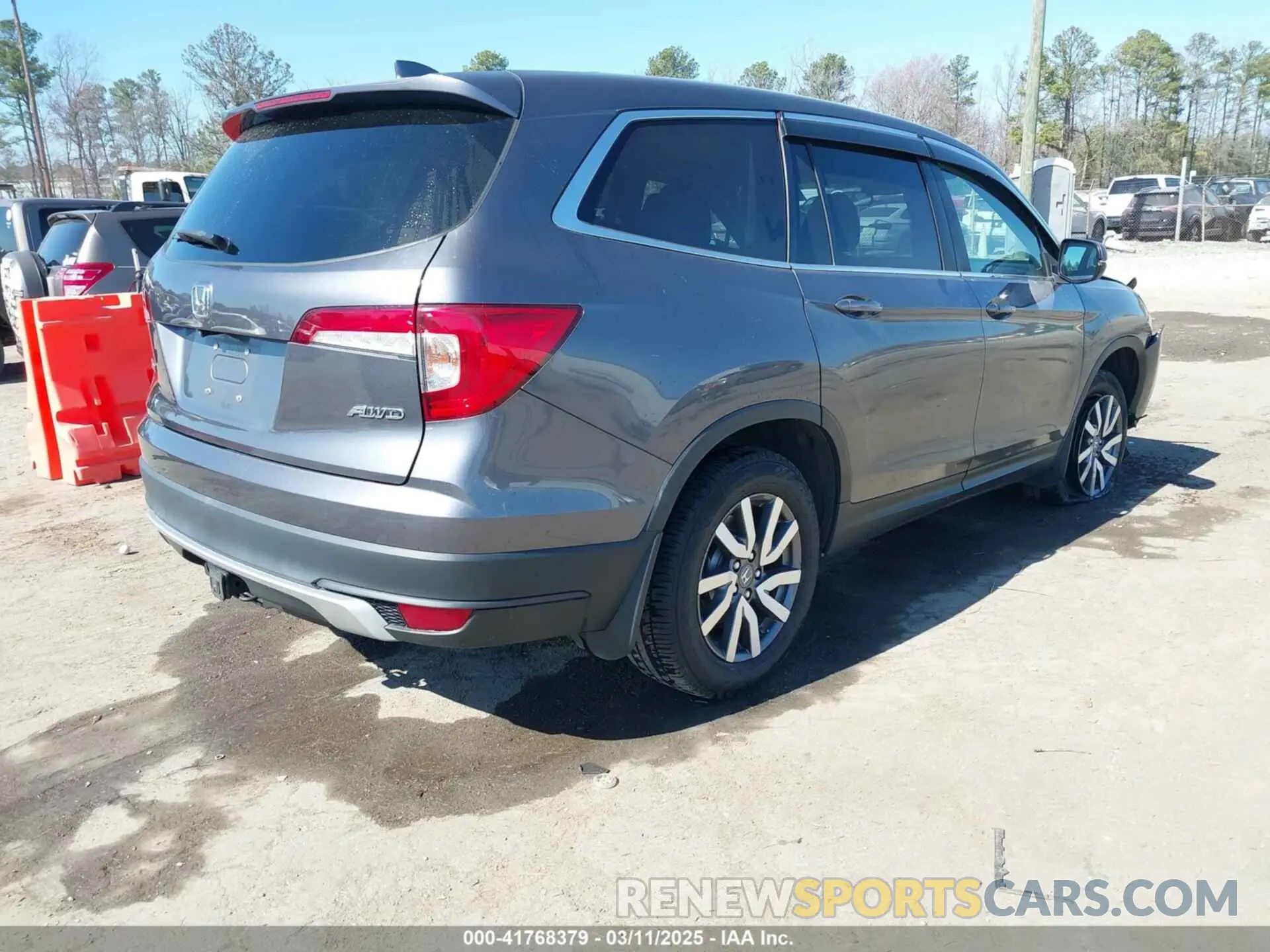 4 Photograph of a damaged car 5FNYF6H39KB045168 HONDA PILOT 2019
