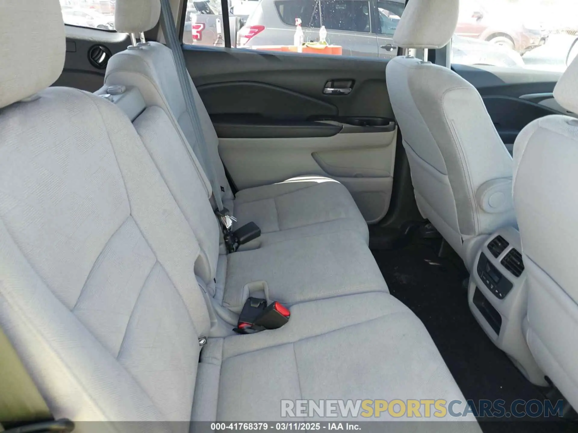 8 Photograph of a damaged car 5FNYF6H39KB045168 HONDA PILOT 2019