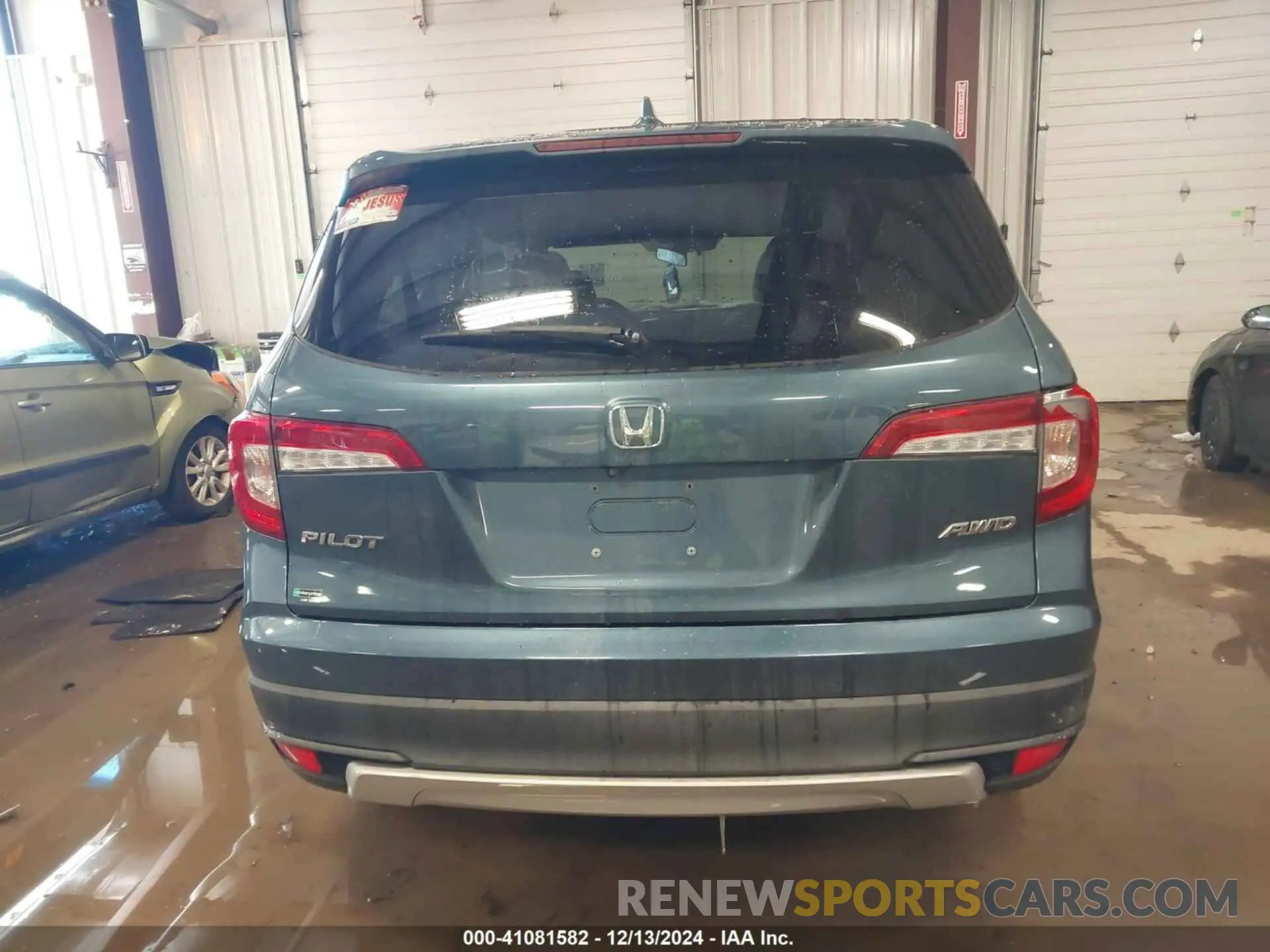 16 Photograph of a damaged car 5FNYF6H39KB101321 HONDA PILOT 2019