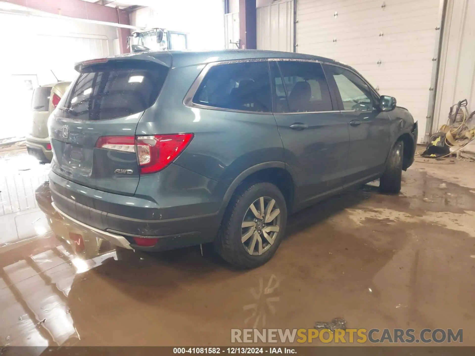 4 Photograph of a damaged car 5FNYF6H39KB101321 HONDA PILOT 2019