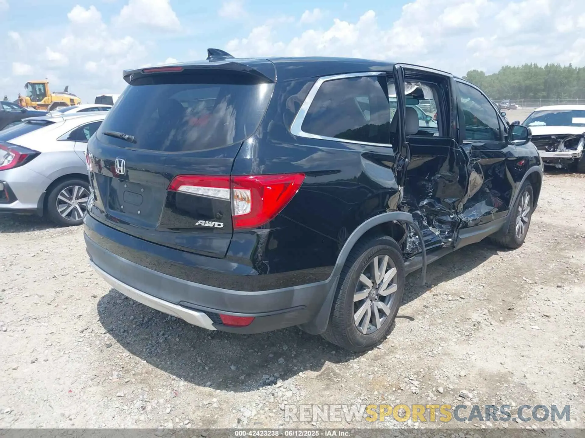 4 Photograph of a damaged car 5FNYF6H3XKB074579 HONDA PILOT 2019
