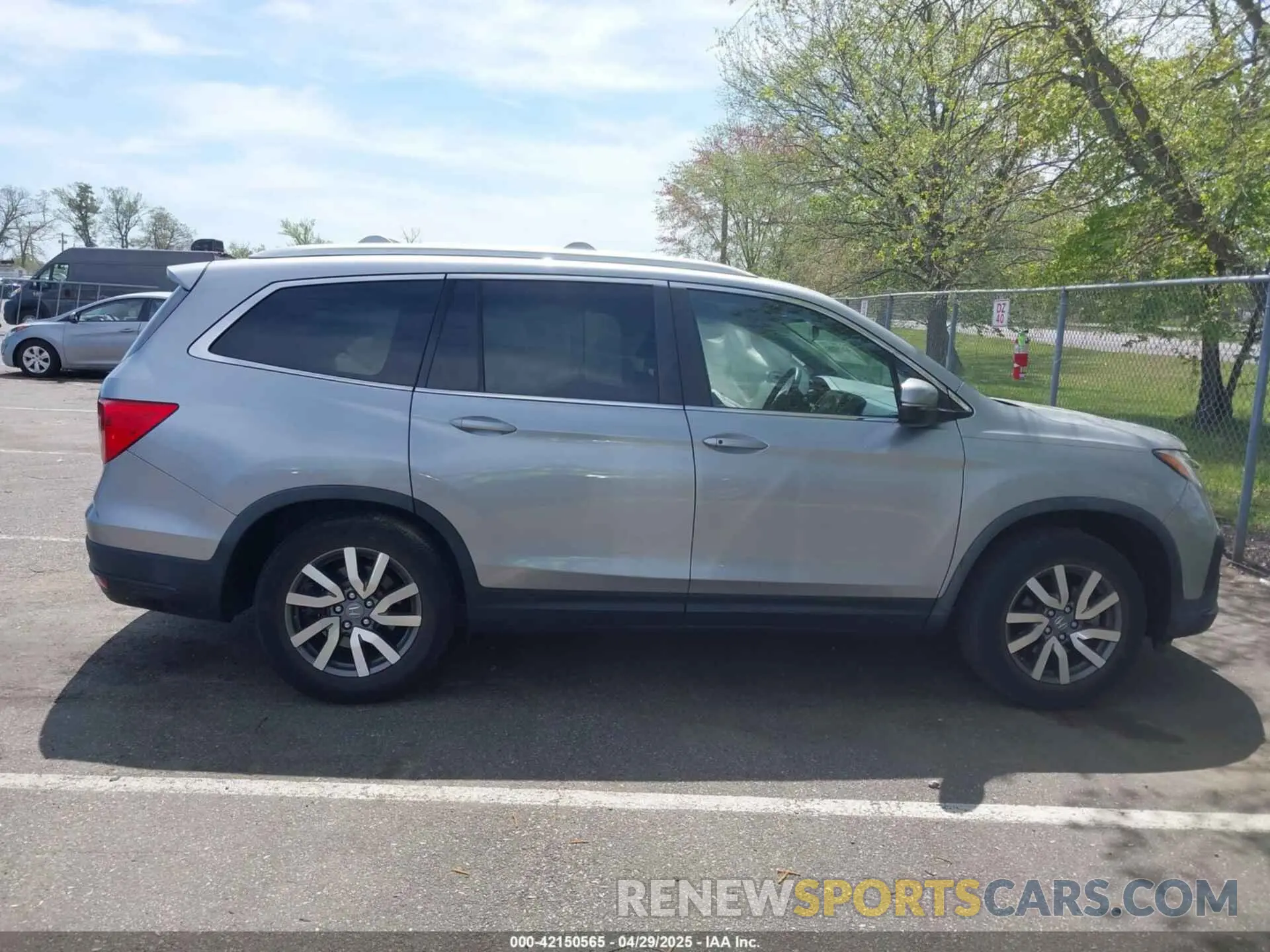 13 Photograph of a damaged car 5FNYF6H3XKB093231 HONDA PILOT 2019