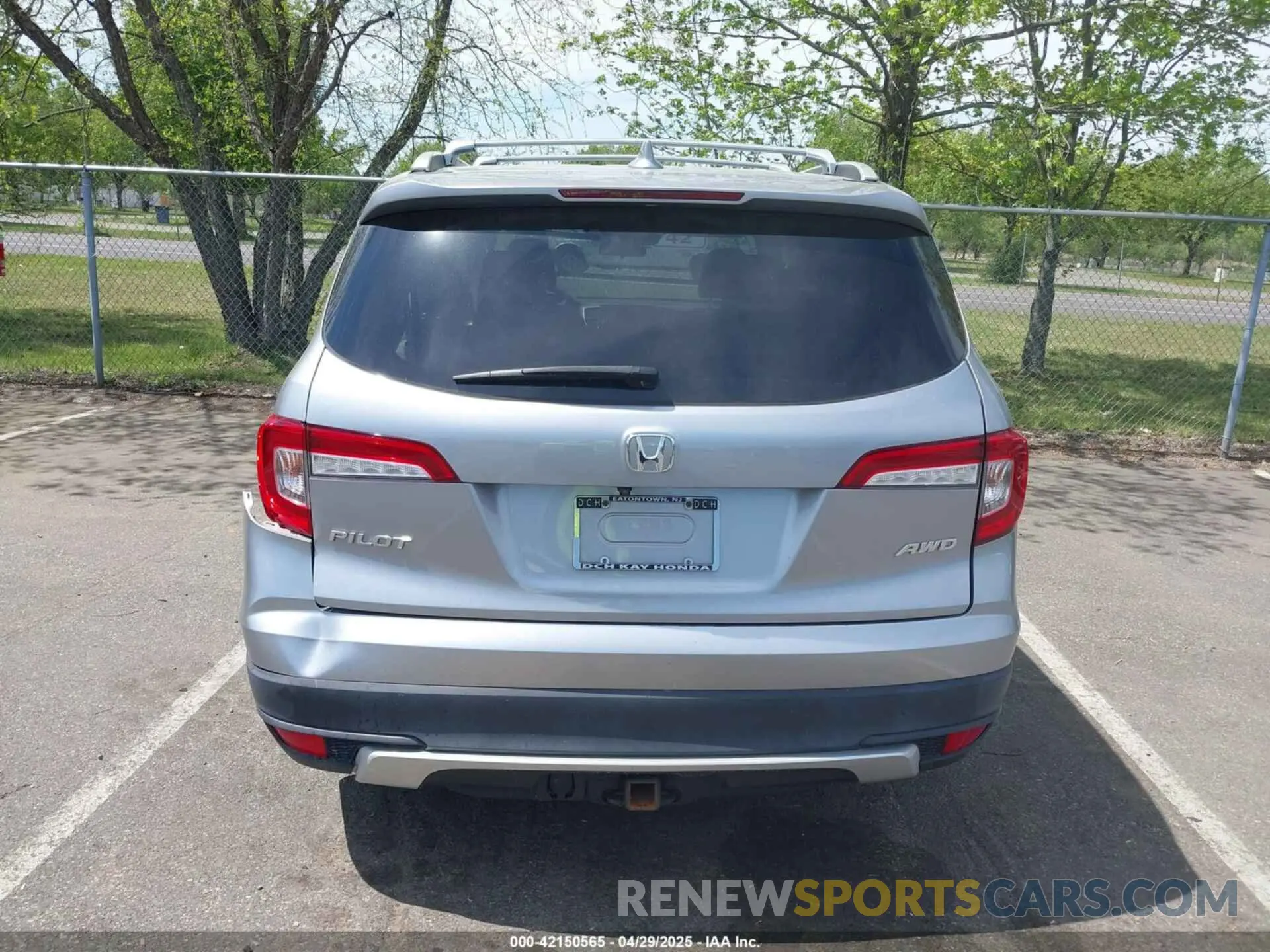 16 Photograph of a damaged car 5FNYF6H3XKB093231 HONDA PILOT 2019