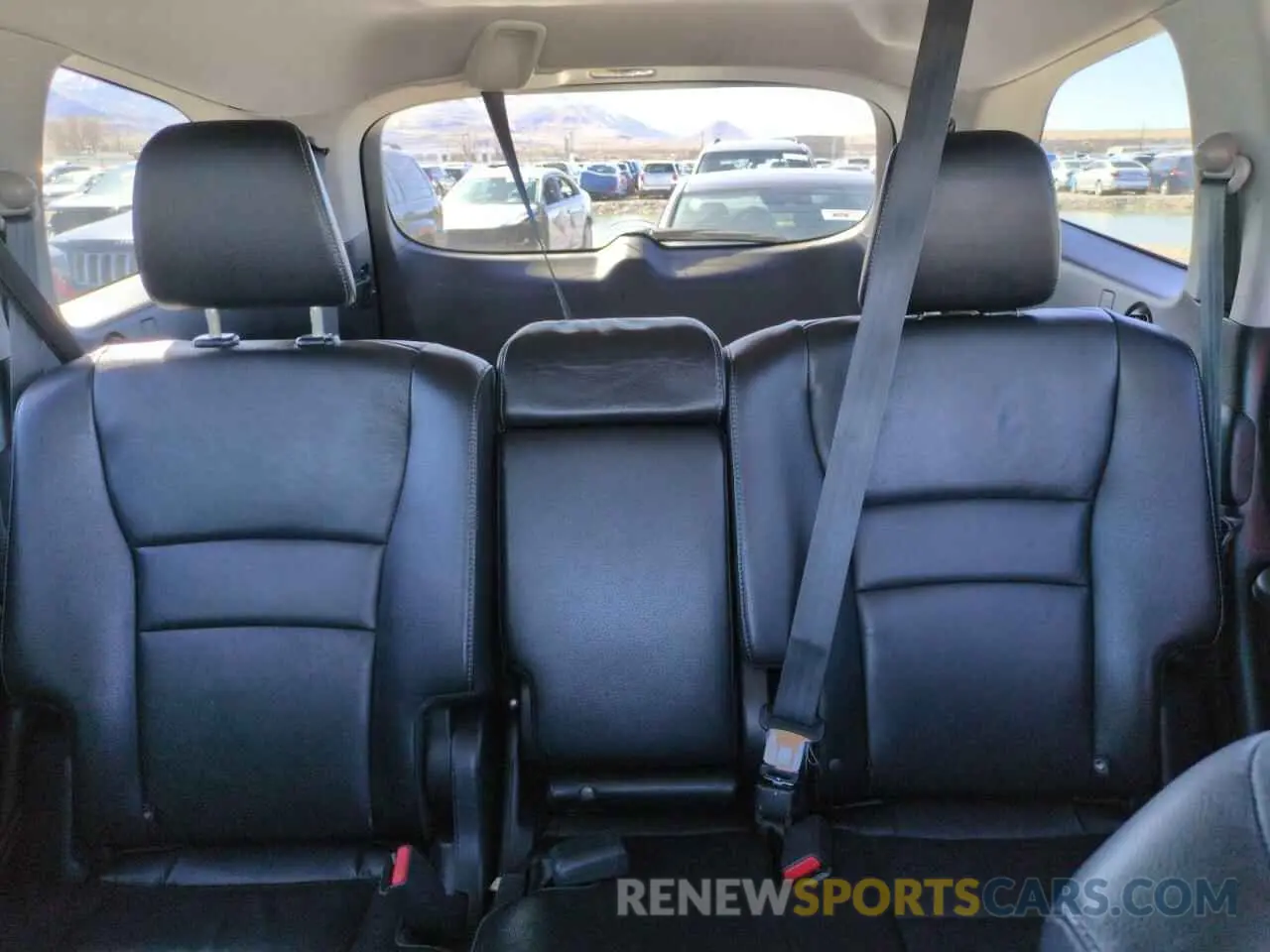 10 Photograph of a damaged car 5FNYF6H41KB046002 HONDA PILOT 2019