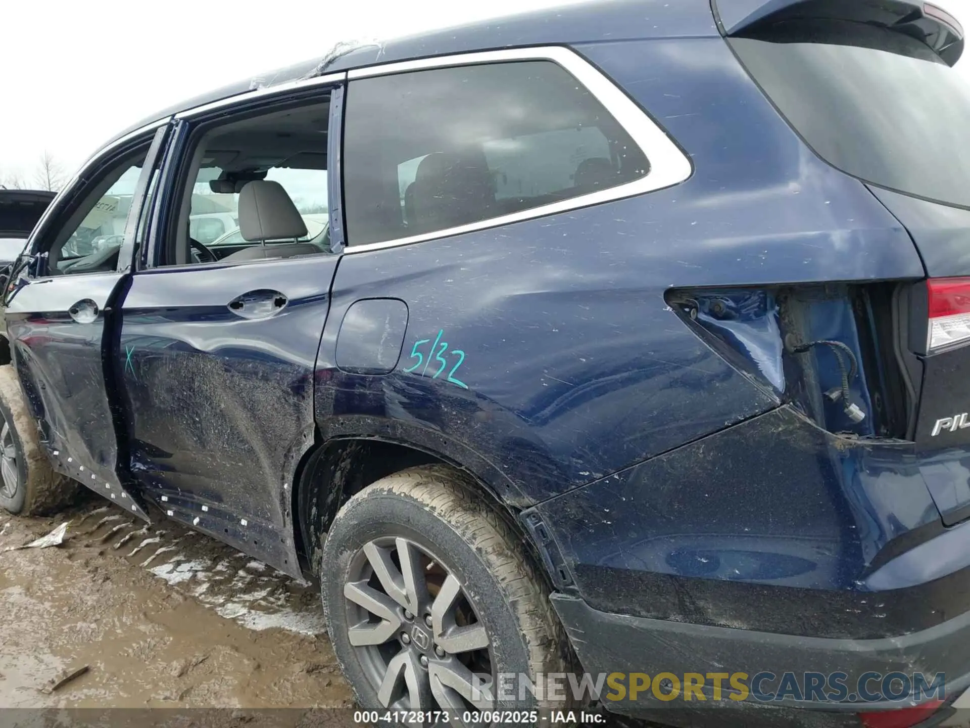 15 Photograph of a damaged car 5FNYF6H45KB046701 HONDA PILOT 2019