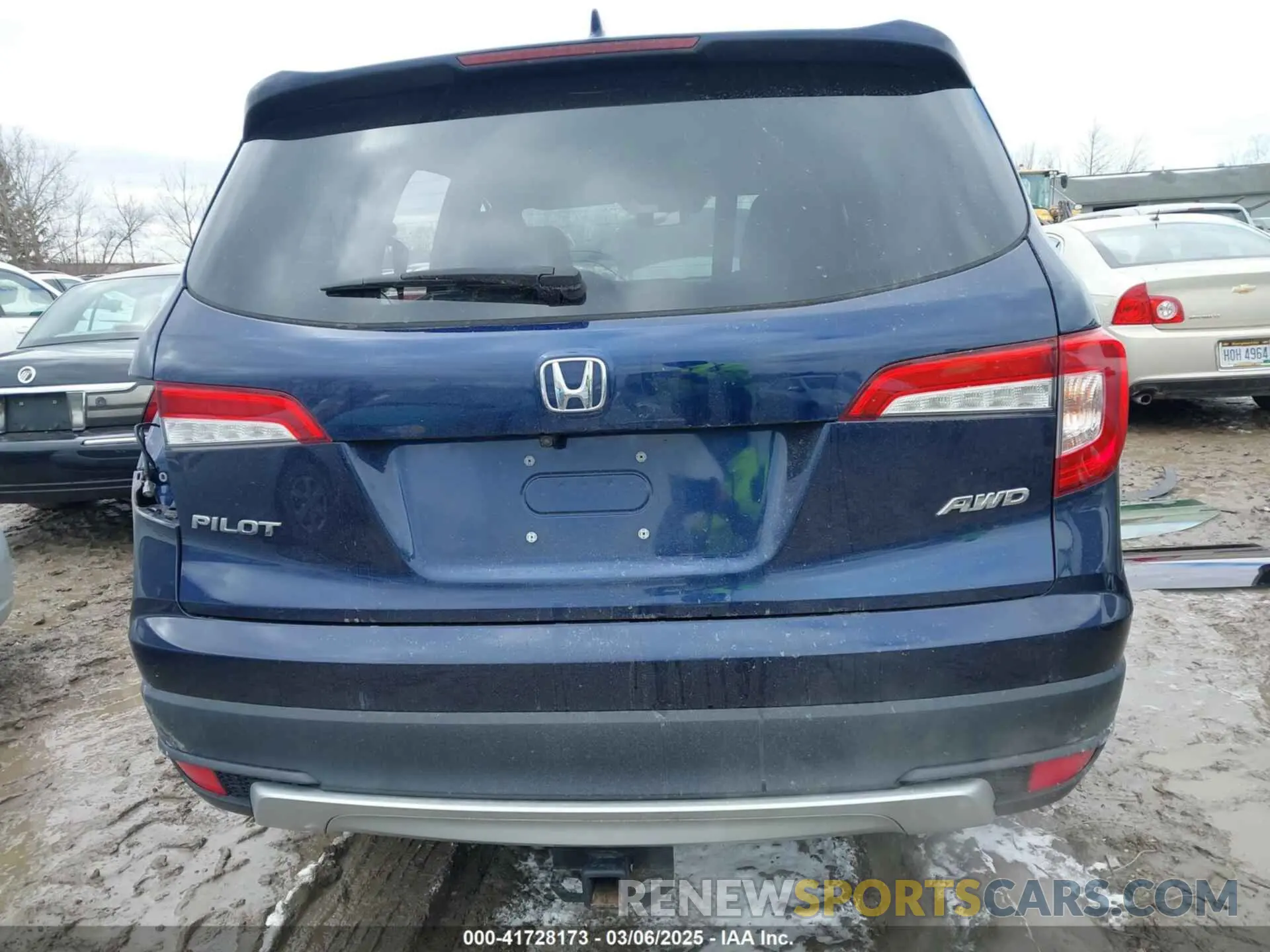 17 Photograph of a damaged car 5FNYF6H45KB046701 HONDA PILOT 2019