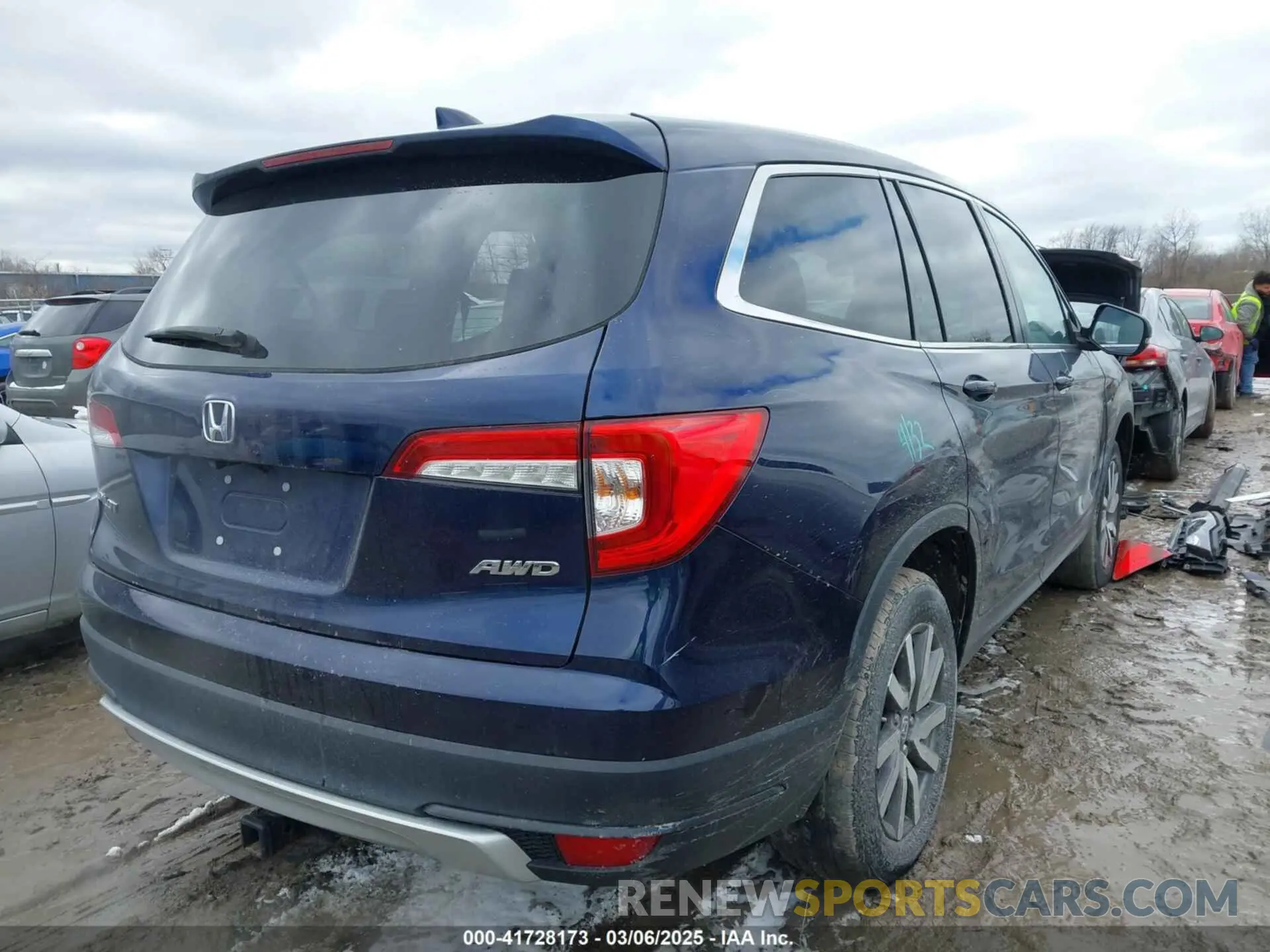 4 Photograph of a damaged car 5FNYF6H45KB046701 HONDA PILOT 2019