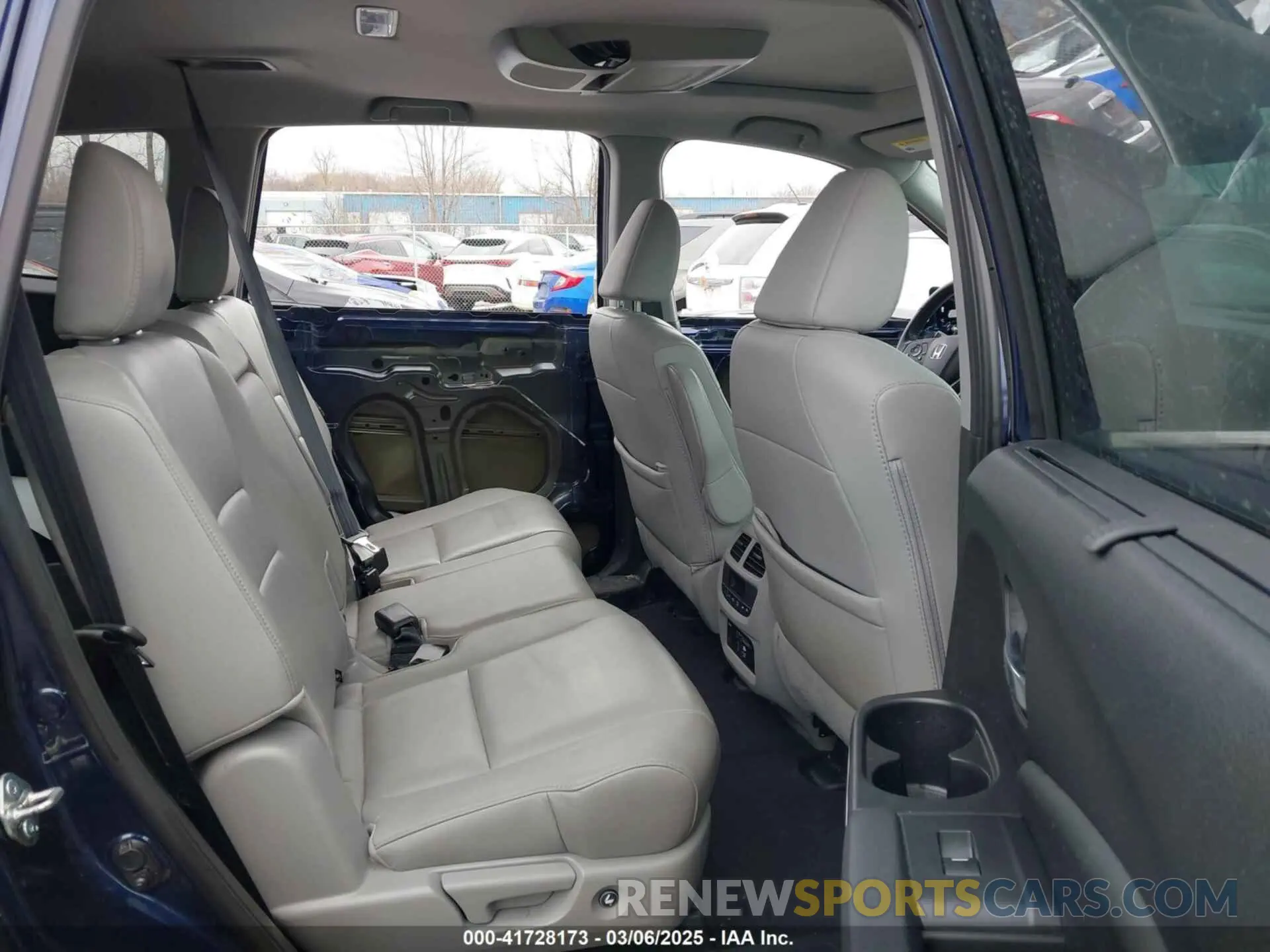 8 Photograph of a damaged car 5FNYF6H45KB046701 HONDA PILOT 2019