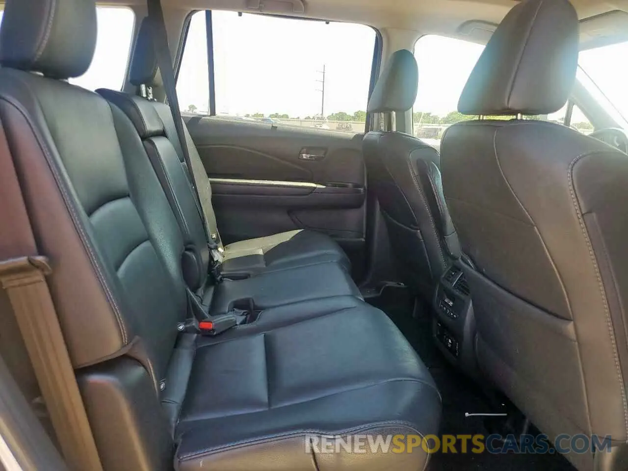 11 Photograph of a damaged car 5FNYF6H46KB032113 HONDA PILOT 2019