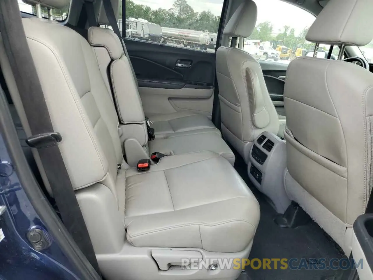 11 Photograph of a damaged car 5FNYF6H47KB017958 HONDA PILOT 2019