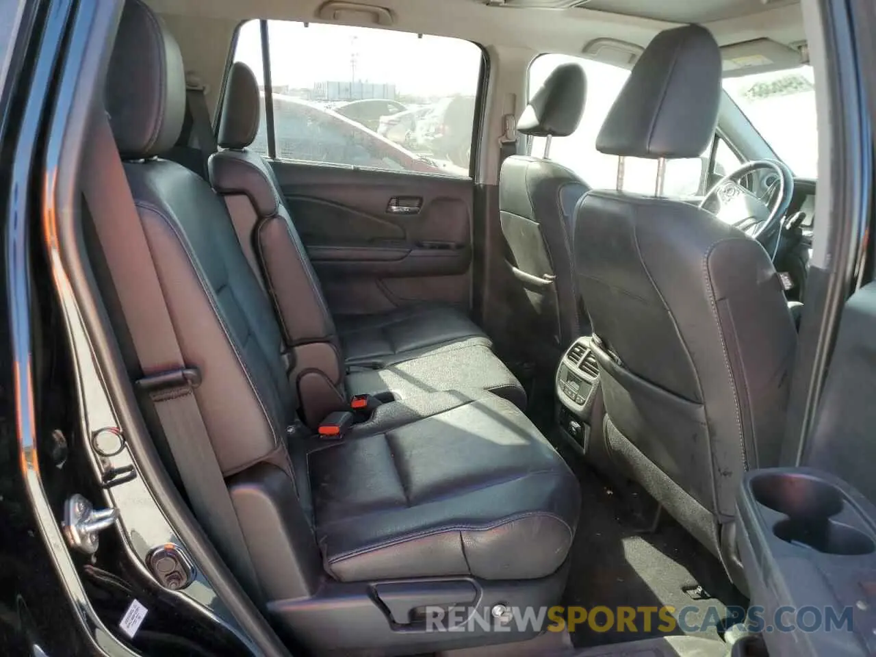 10 Photograph of a damaged car 5FNYF6H49KB030761 HONDA PILOT 2019