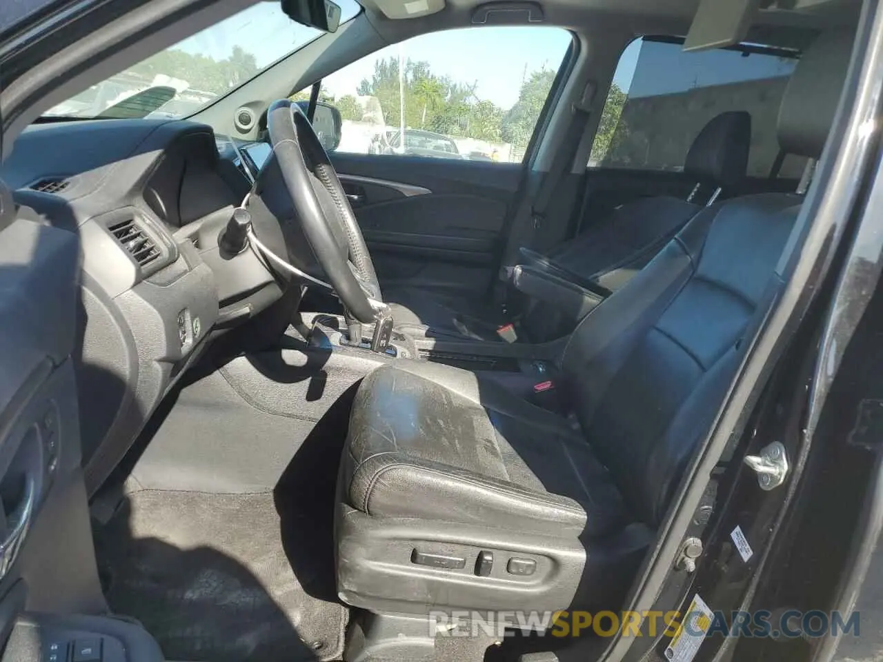 7 Photograph of a damaged car 5FNYF6H49KB030761 HONDA PILOT 2019