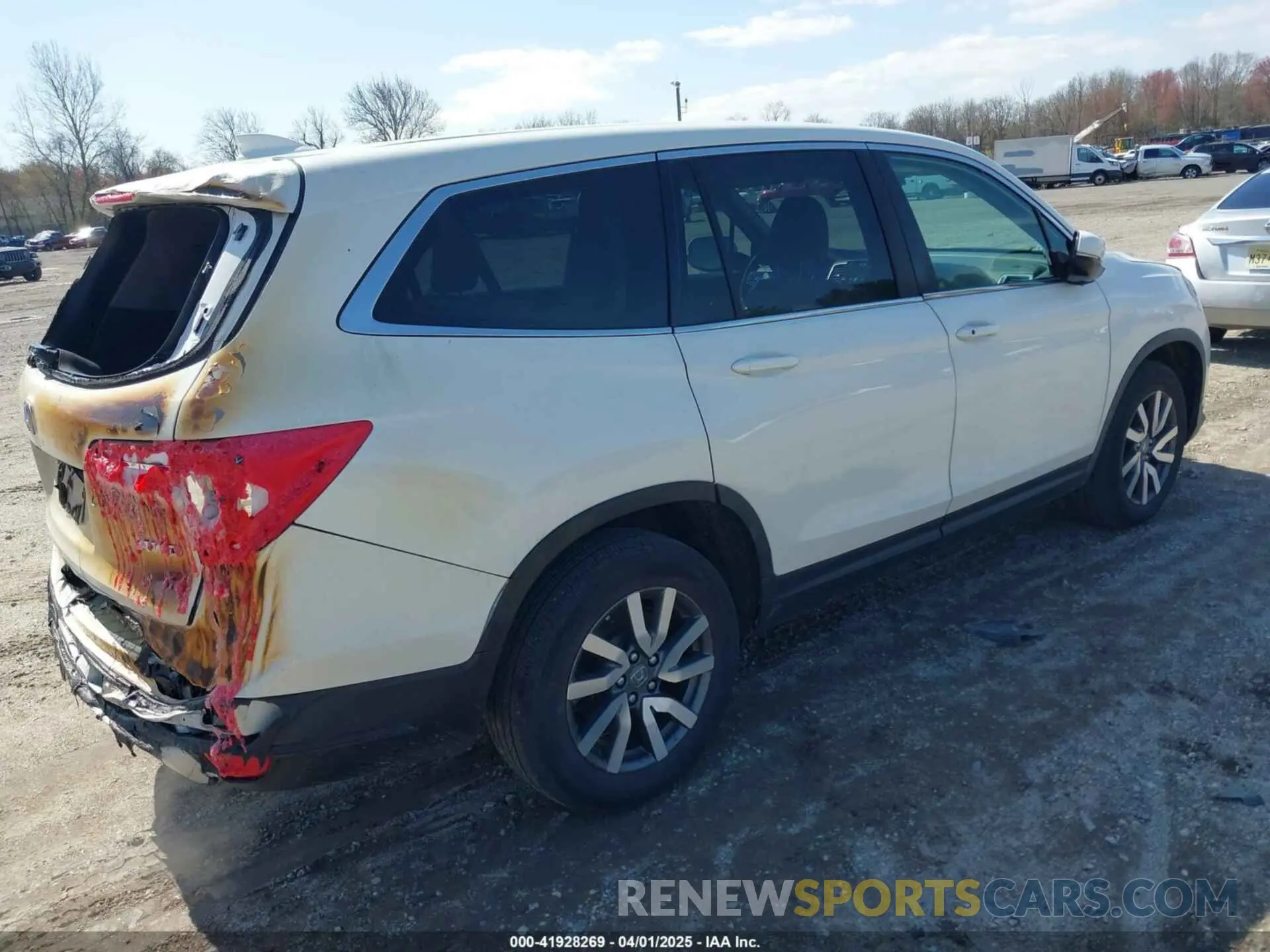 4 Photograph of a damaged car 5FNYF6H51KB052648 HONDA PILOT 2019