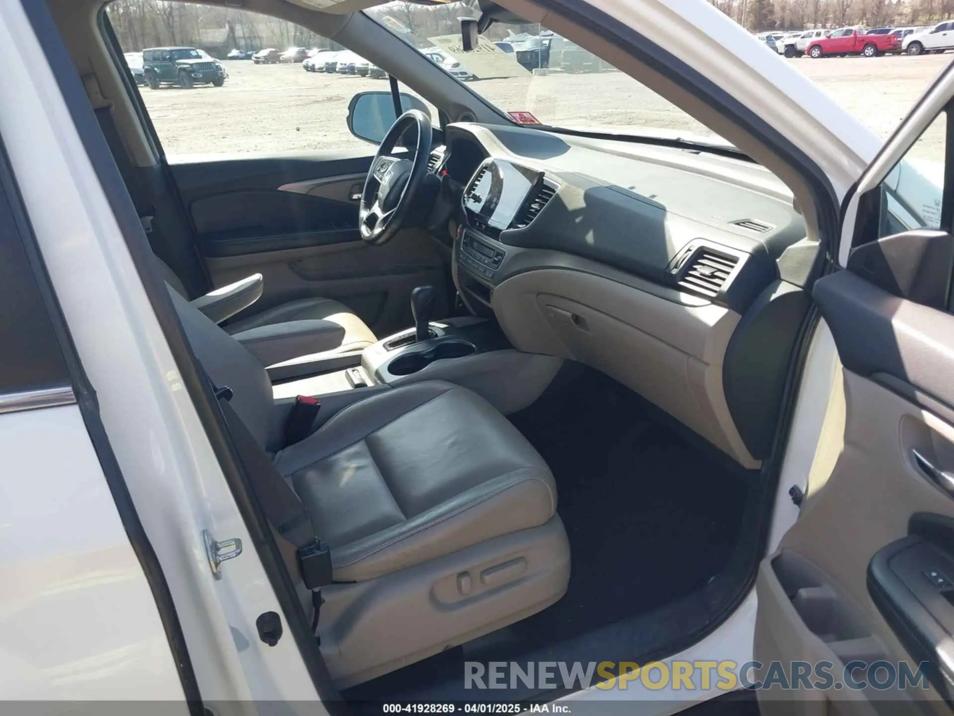 5 Photograph of a damaged car 5FNYF6H51KB052648 HONDA PILOT 2019
