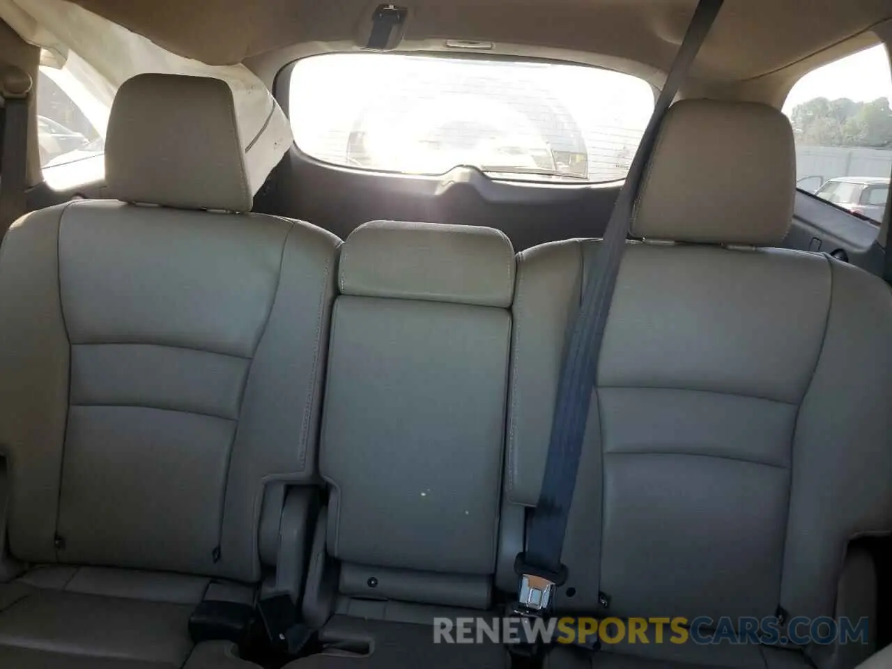 10 Photograph of a damaged car 5FNYF6H51KB056361 HONDA PILOT 2019