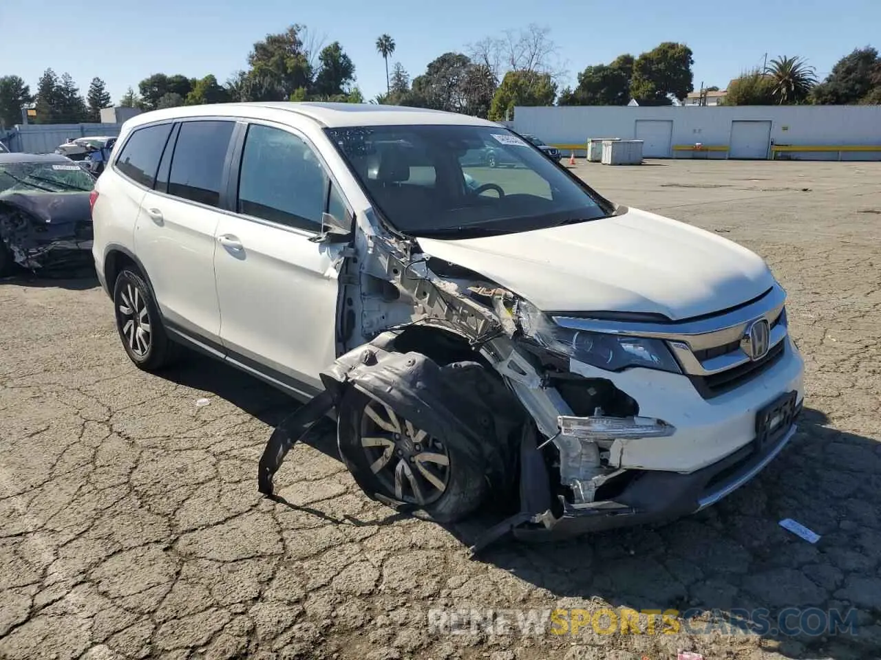 4 Photograph of a damaged car 5FNYF6H51KB056361 HONDA PILOT 2019