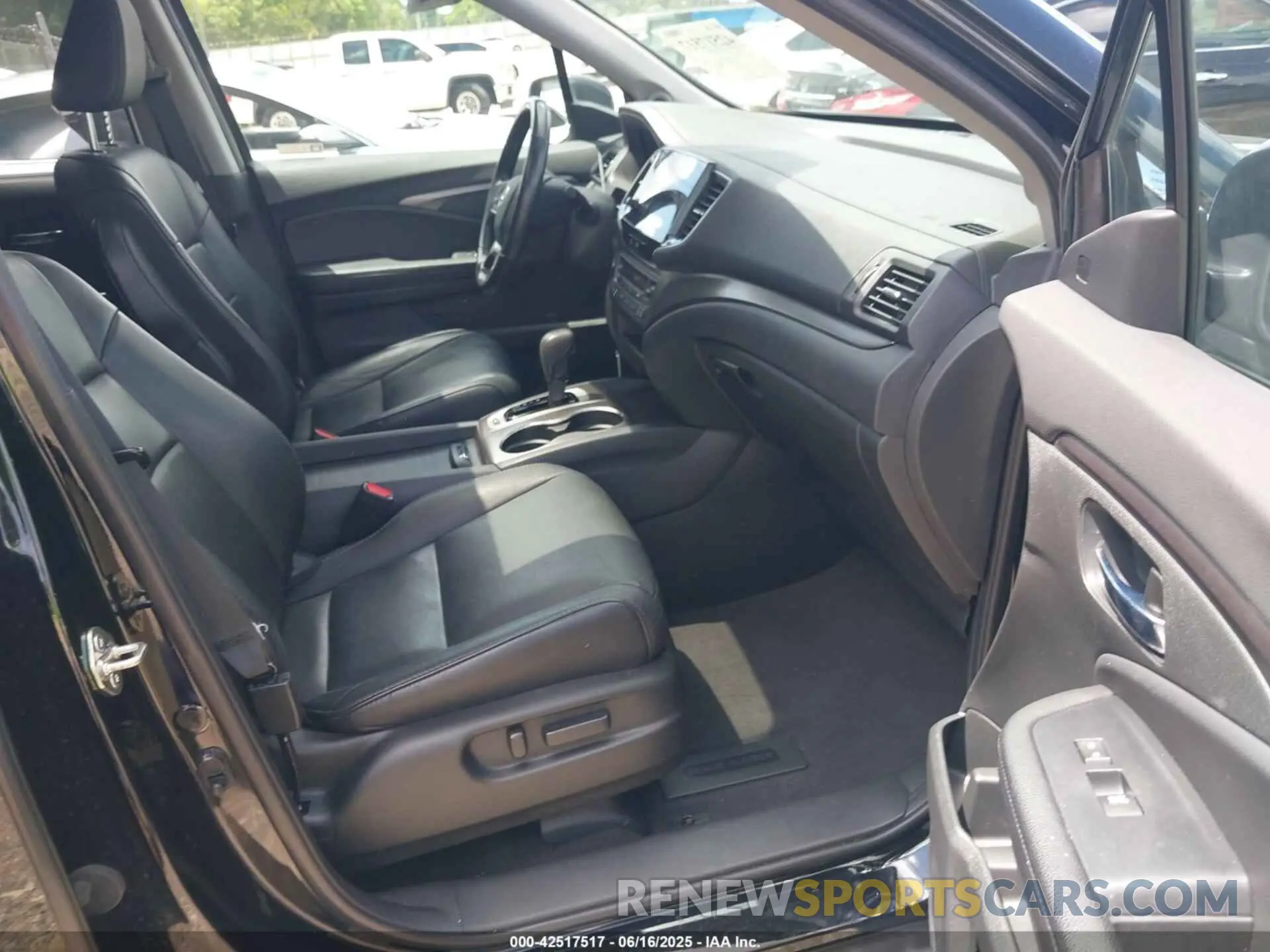 5 Photograph of a damaged car 5FNYF6H52KB067868 HONDA PILOT 2019