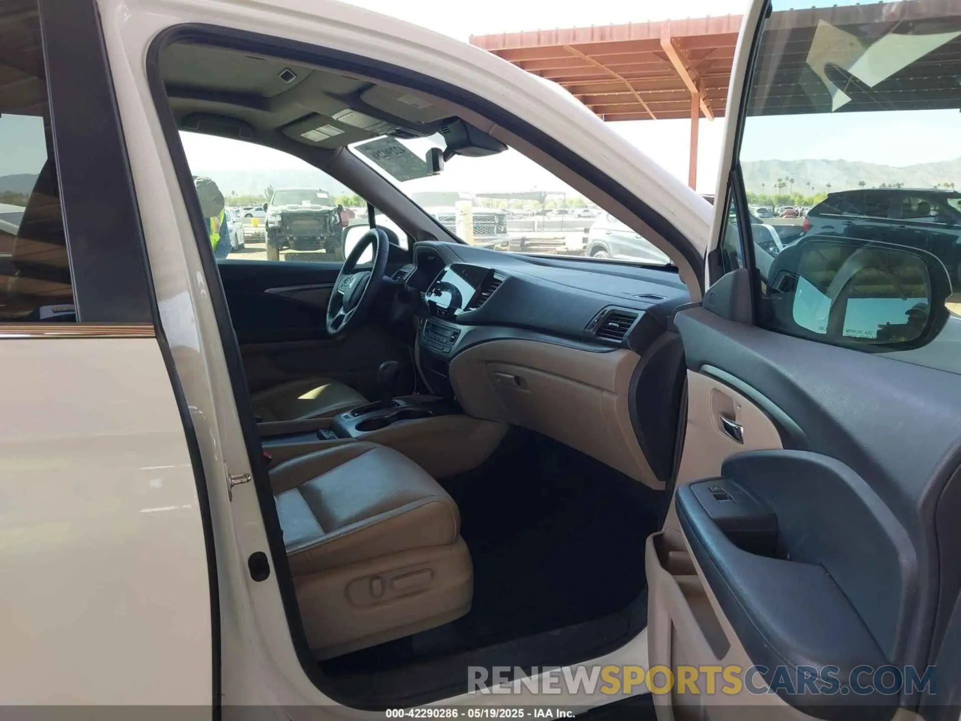 5 Photograph of a damaged car 5FNYF6H52KB083410 HONDA PILOT 2019