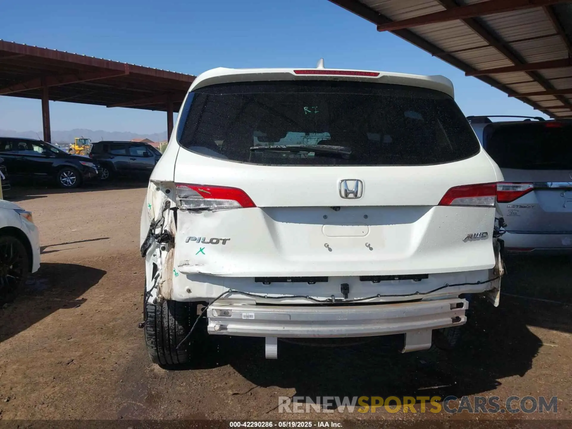 6 Photograph of a damaged car 5FNYF6H52KB083410 HONDA PILOT 2019