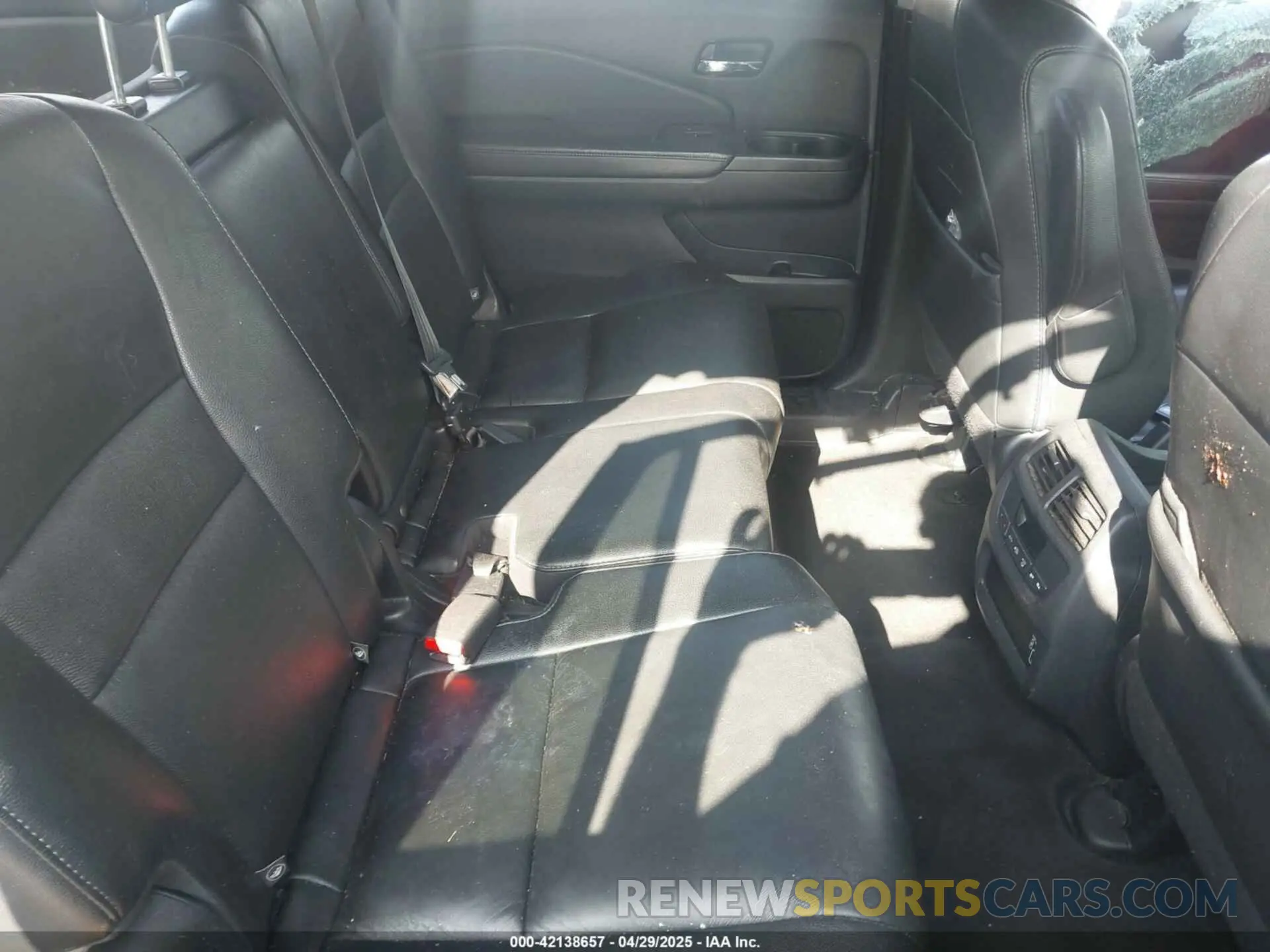 8 Photograph of a damaged car 5FNYF6H52KB088655 HONDA PILOT 2019