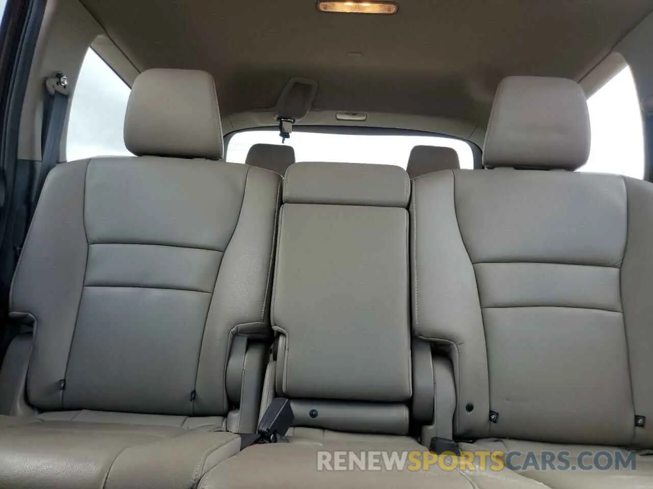 10 Photograph of a damaged car 5FNYF6H53KB039108 HONDA PILOT 2019